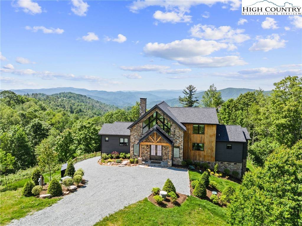 Elk Park, NC 28622,70 Fernwood TRL