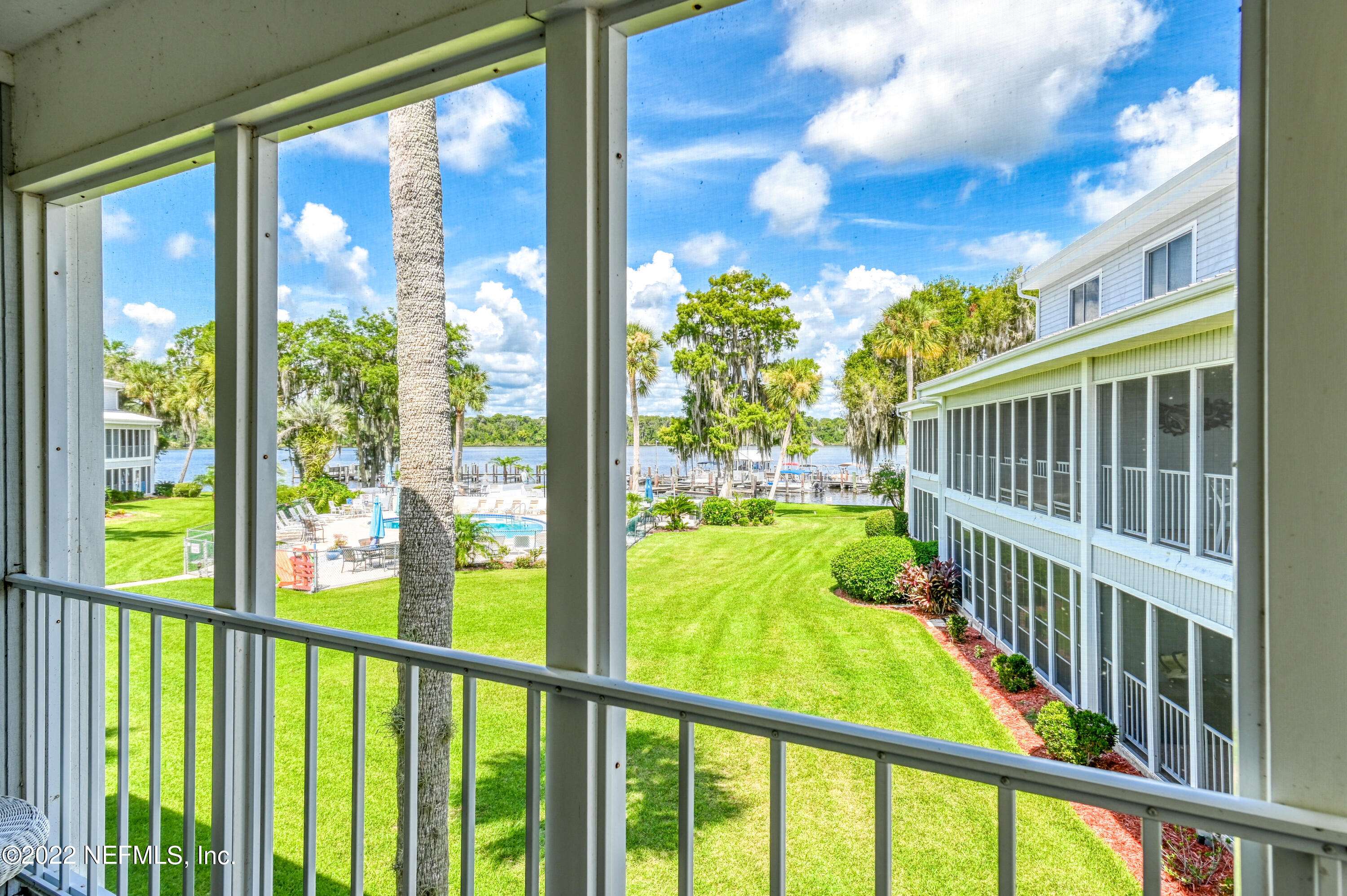 Welaka, FL 32193,209 RIVER BEND PL #B
