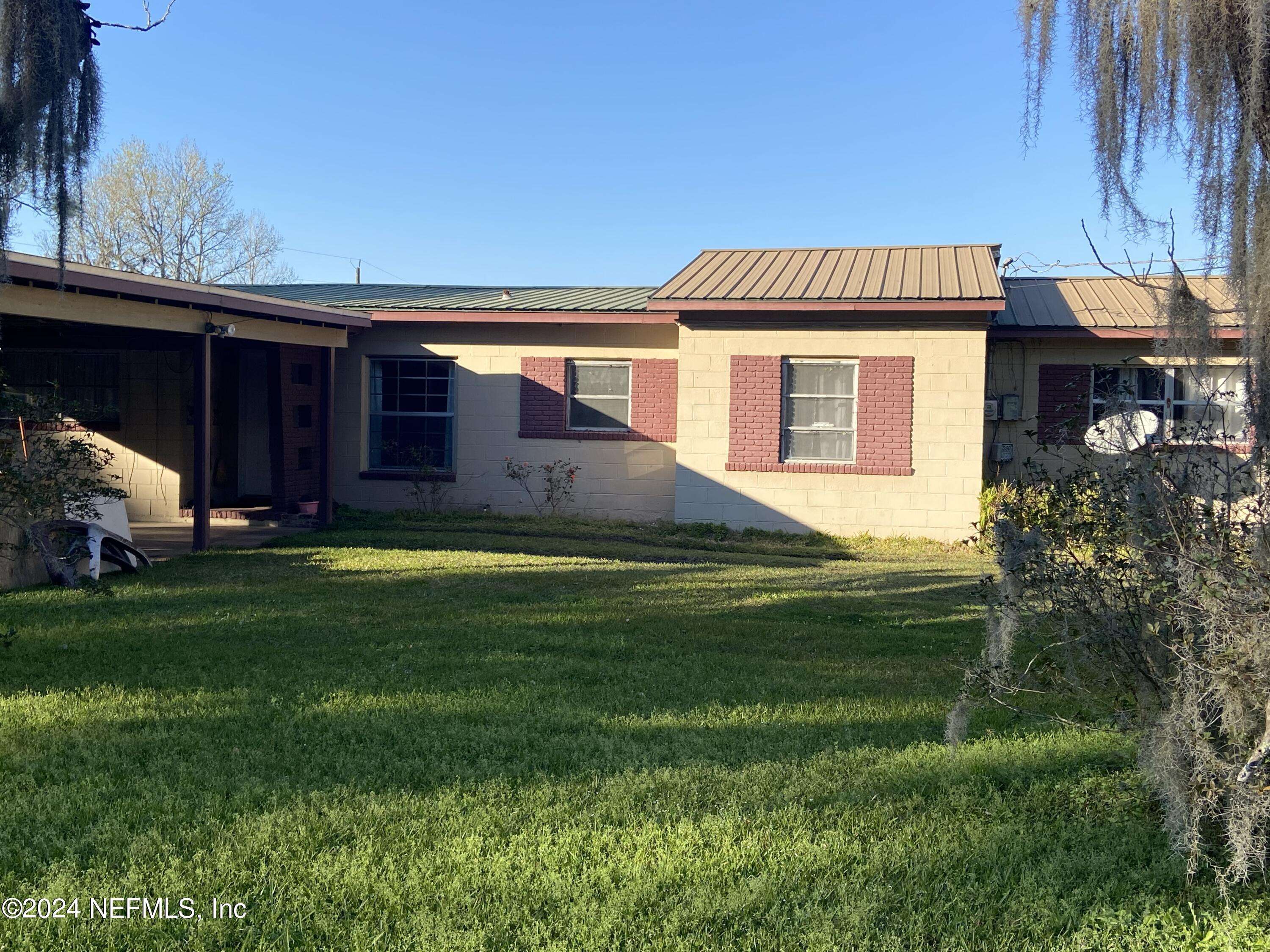 East Palatka, FL 32131,166 E RIVER RD