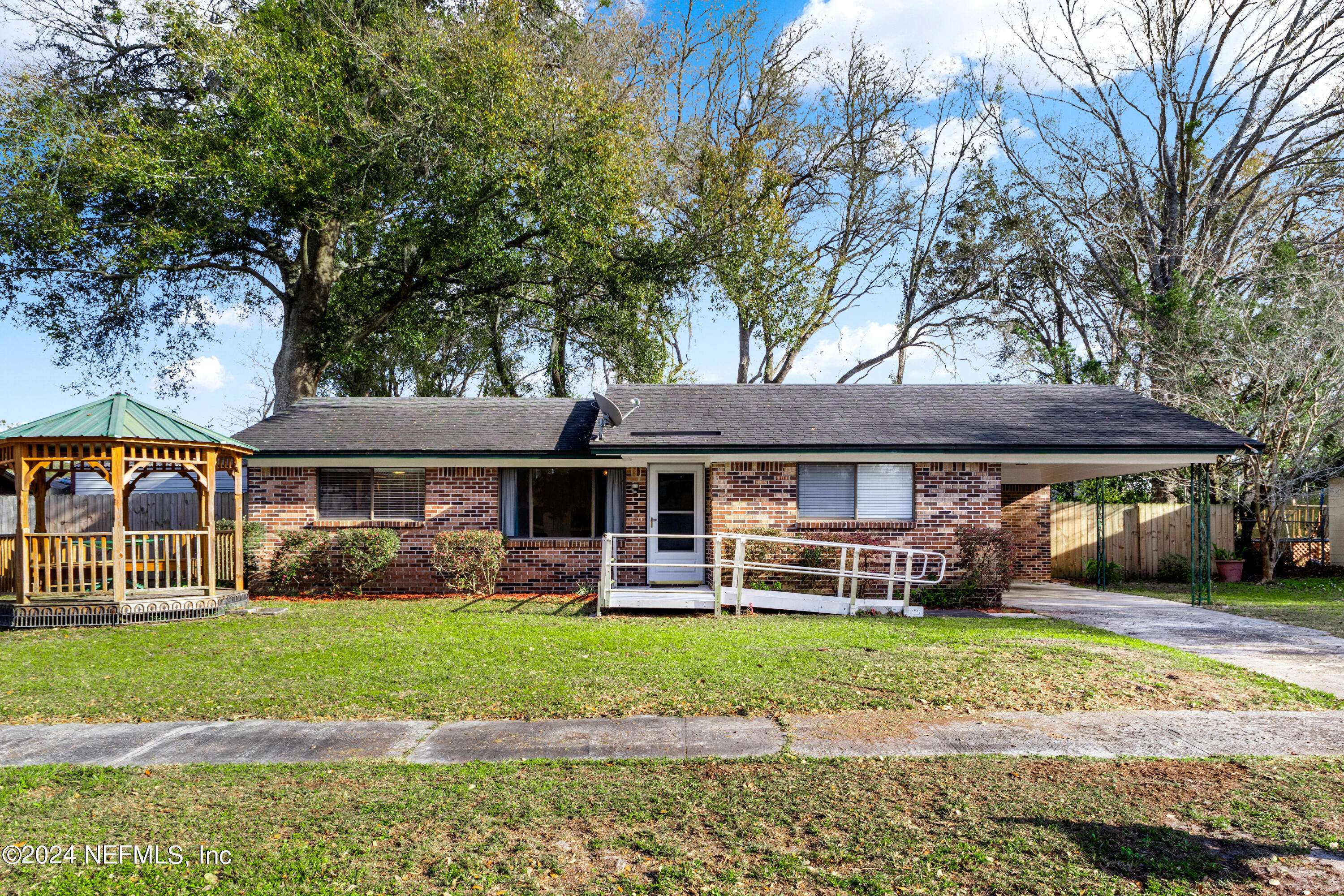 Orange Park, FL 32065,977 DOSTIE CIR