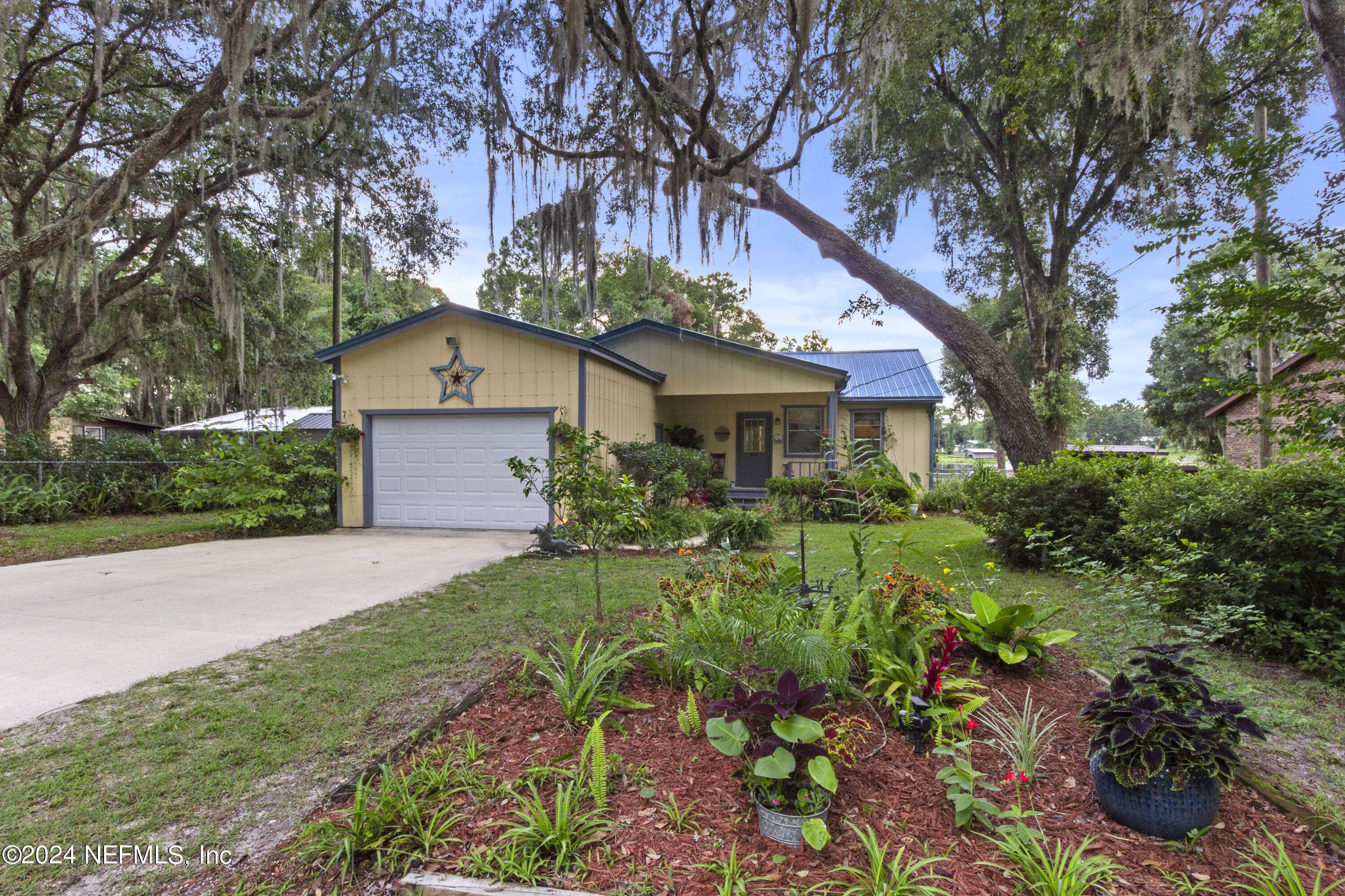 Interlachen, FL 32148,832 LAKE SHORE TER