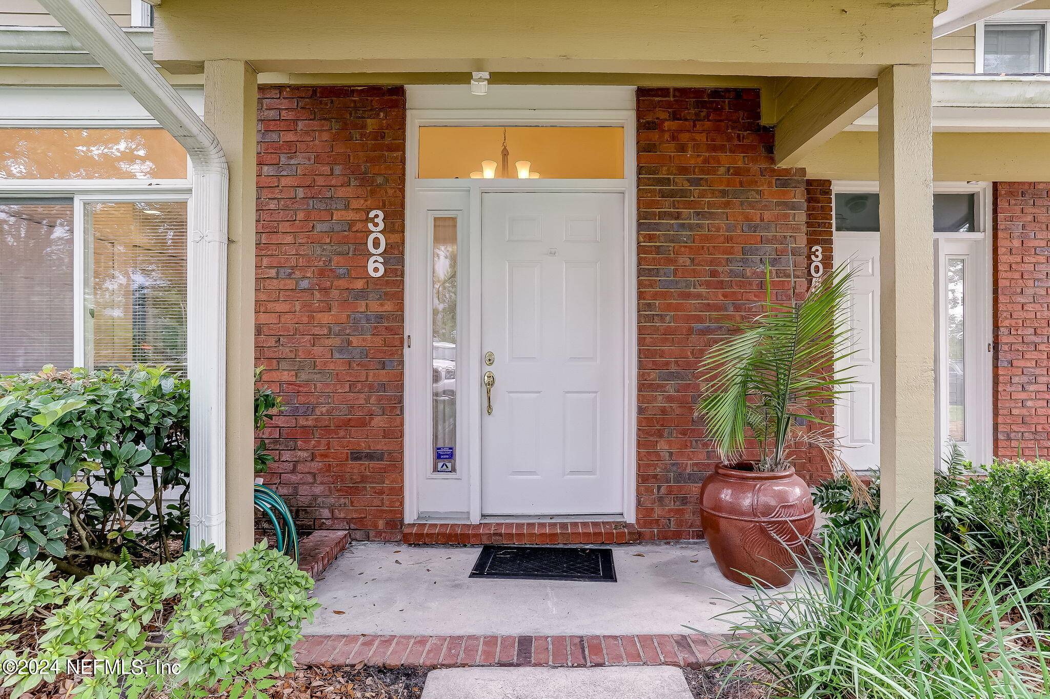 Jacksonville, FL 32210,5400 WATER OAK LN #306