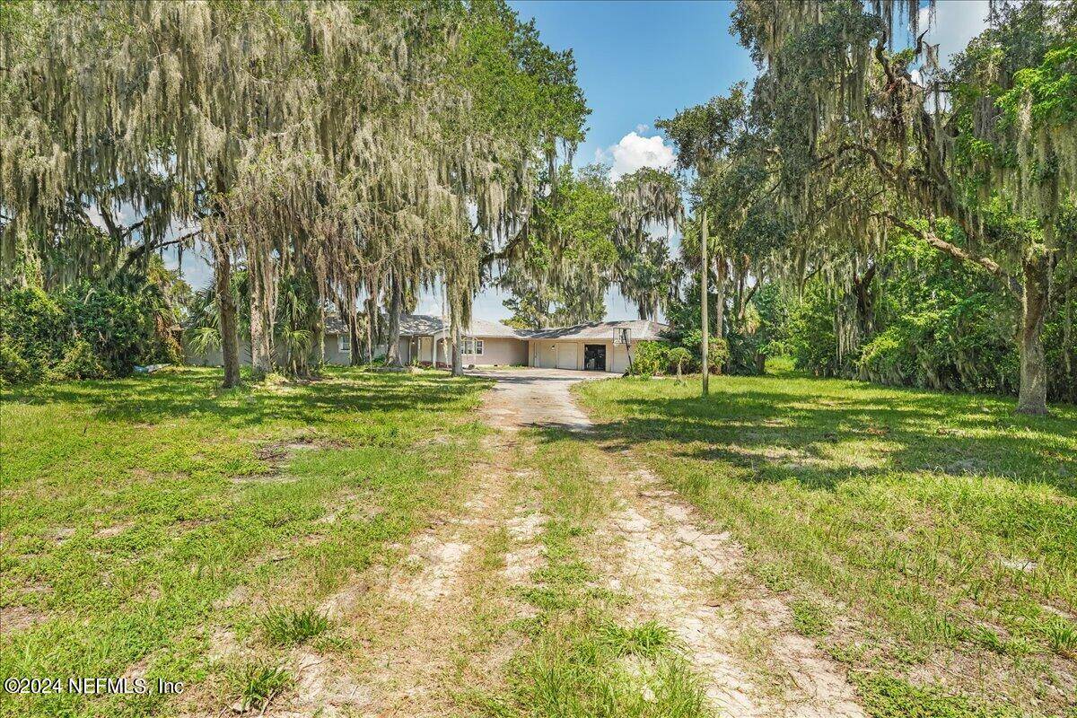 East Palatka, FL 32131,157 W GRANDVIEW DR