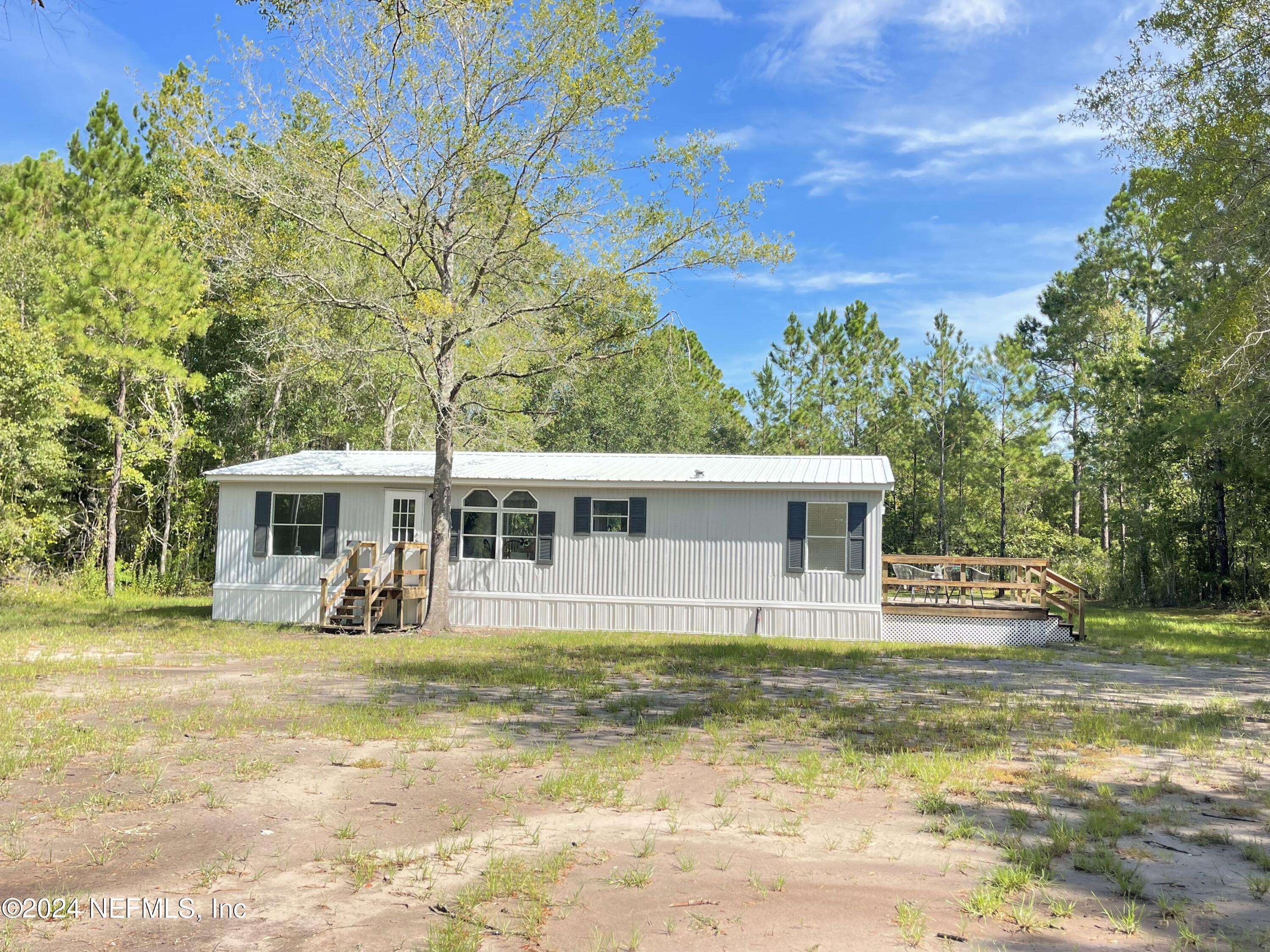 Lawtey, FL 32058,833 NE 218TH ST