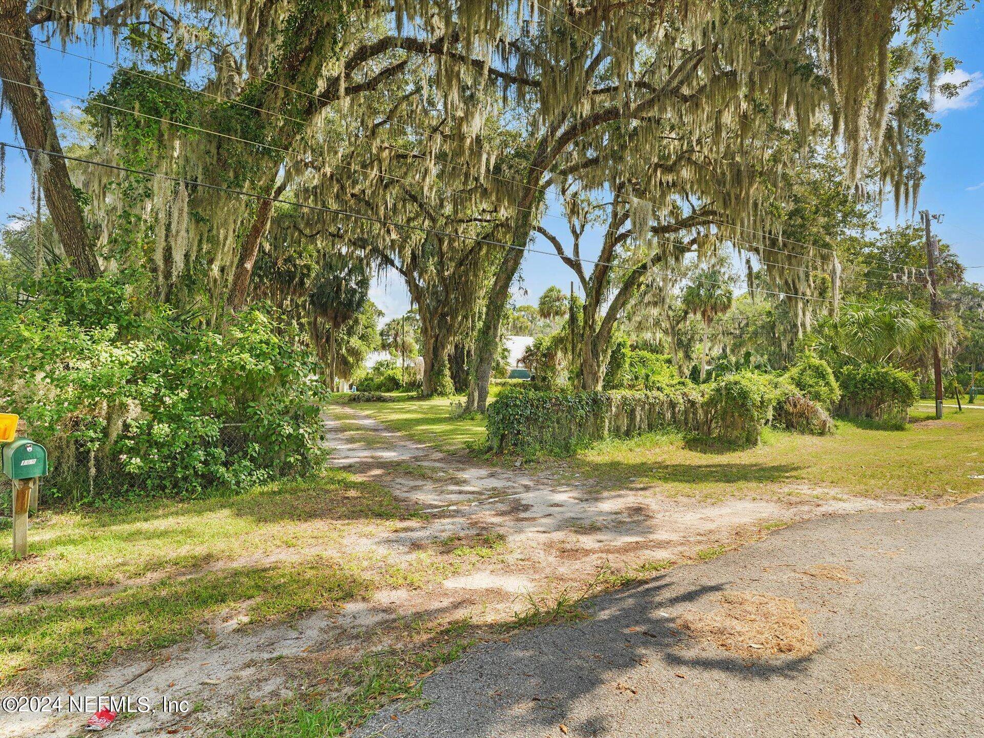 East Palatka, FL 32131,169 W GRANDVIEW DR