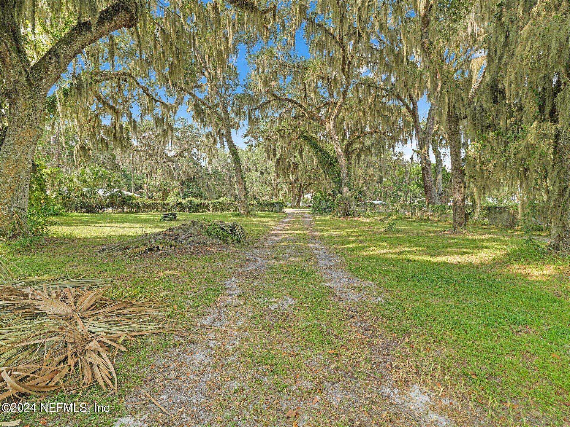 East Palatka, FL 32131,169 W GRANDVIEW DR