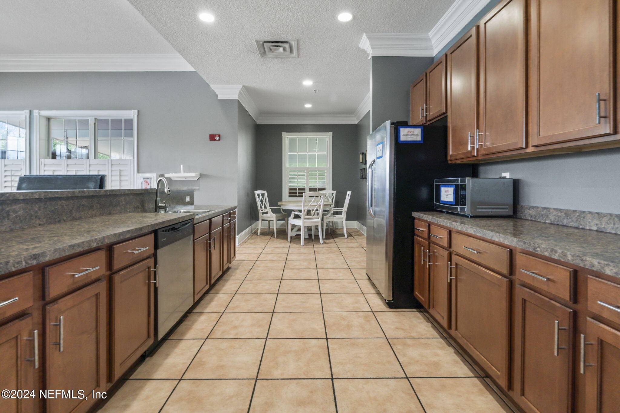 Jacksonville, FL 32256,8215 GREEN PARROT RD #305
