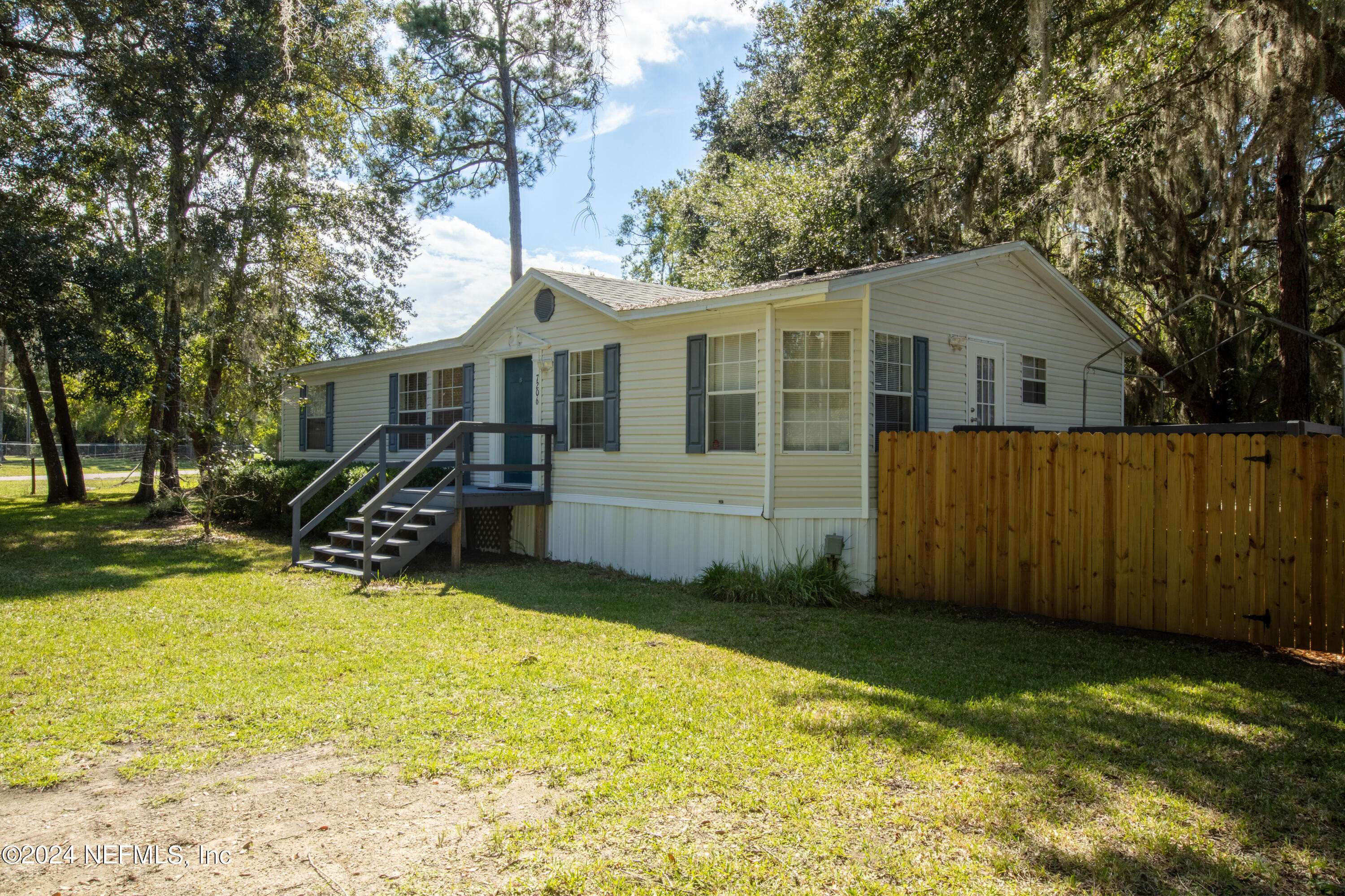 Melrose, FL 32666,7206 NE 218TH TER