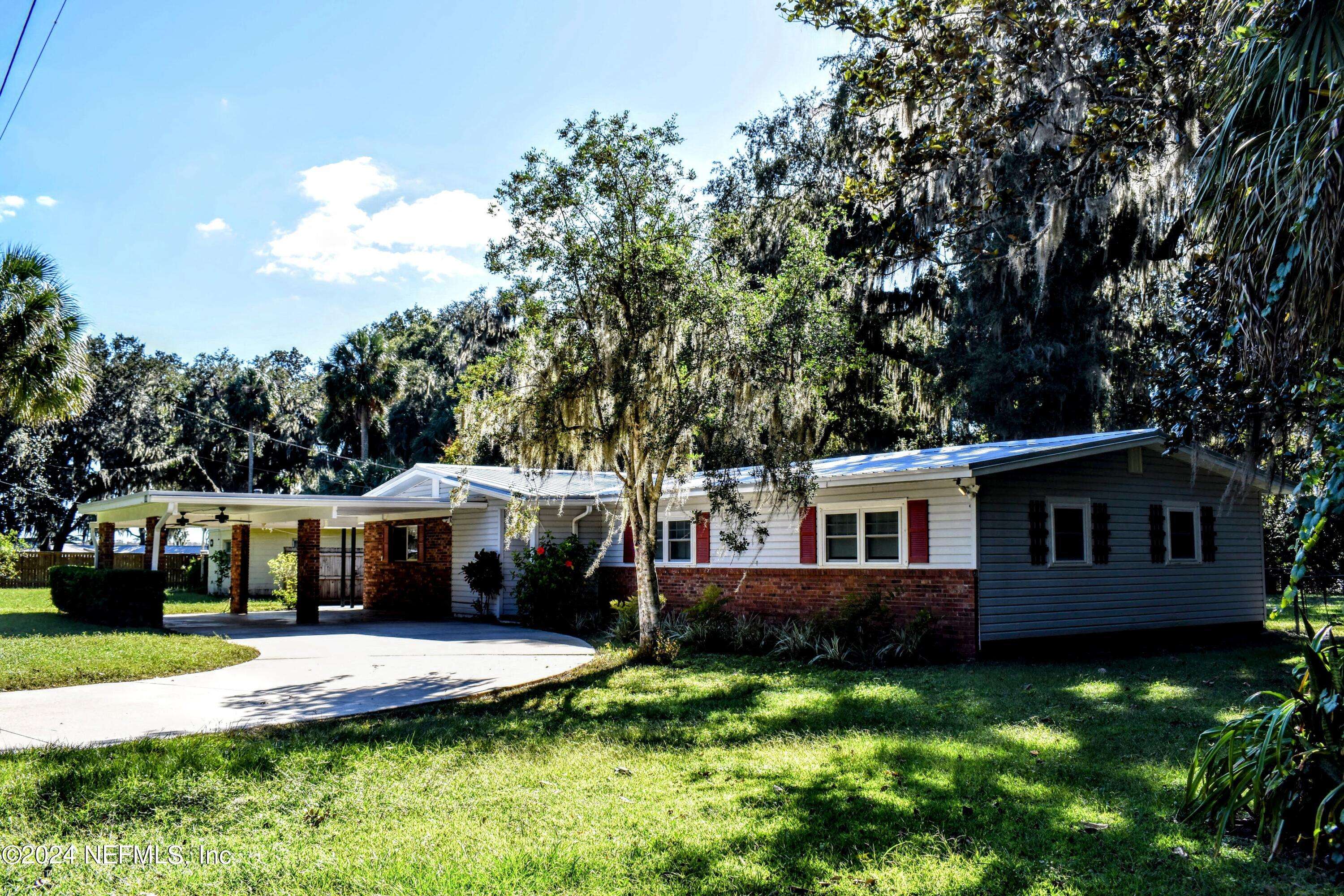 East Palatka, FL 32131,111 THOMPSON RD