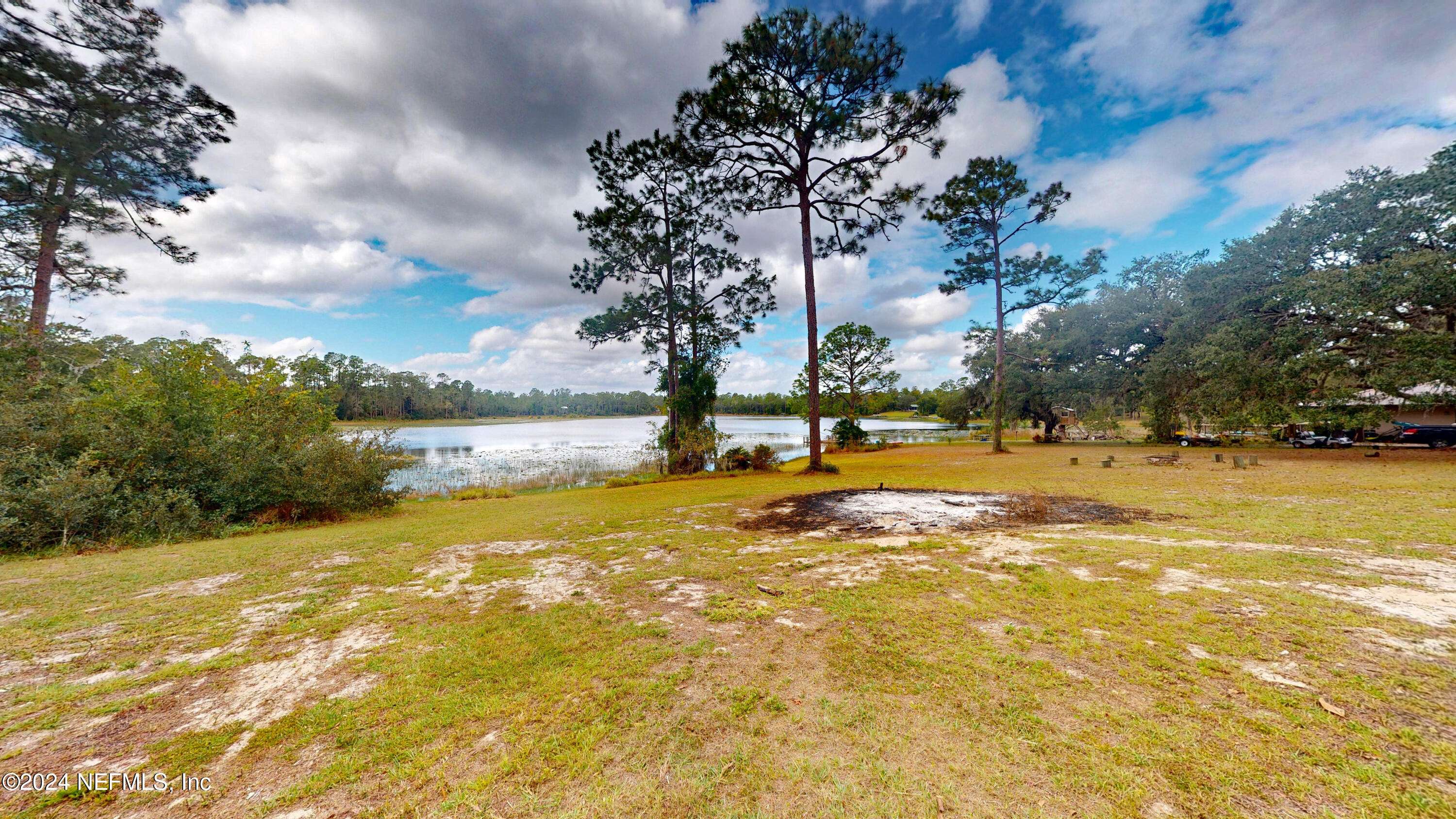 Pomona Park, FL 32181,369 LAKE COMO DR