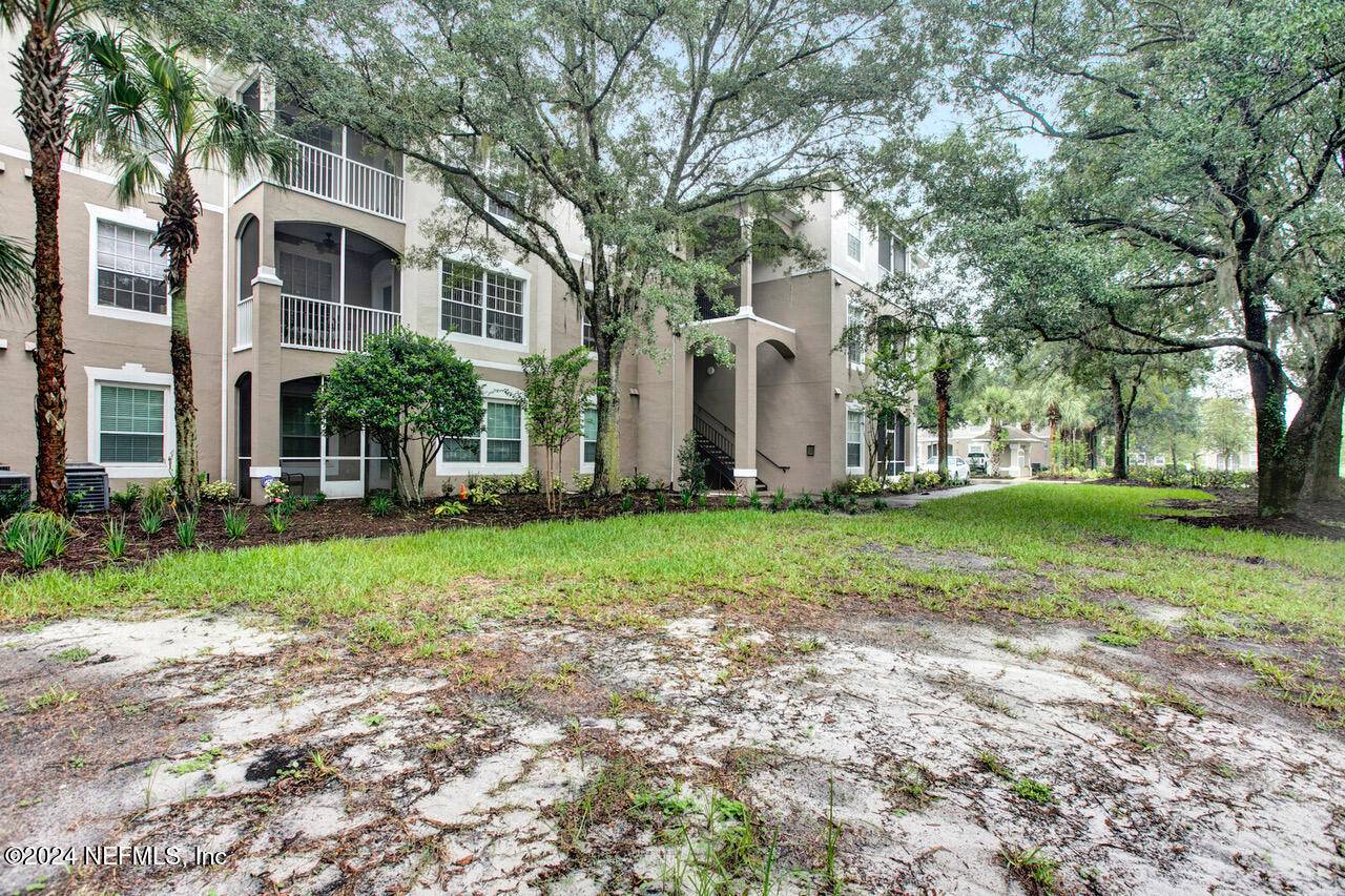 Jacksonville, FL 32256,10550 BAYMEADOWS RD #226