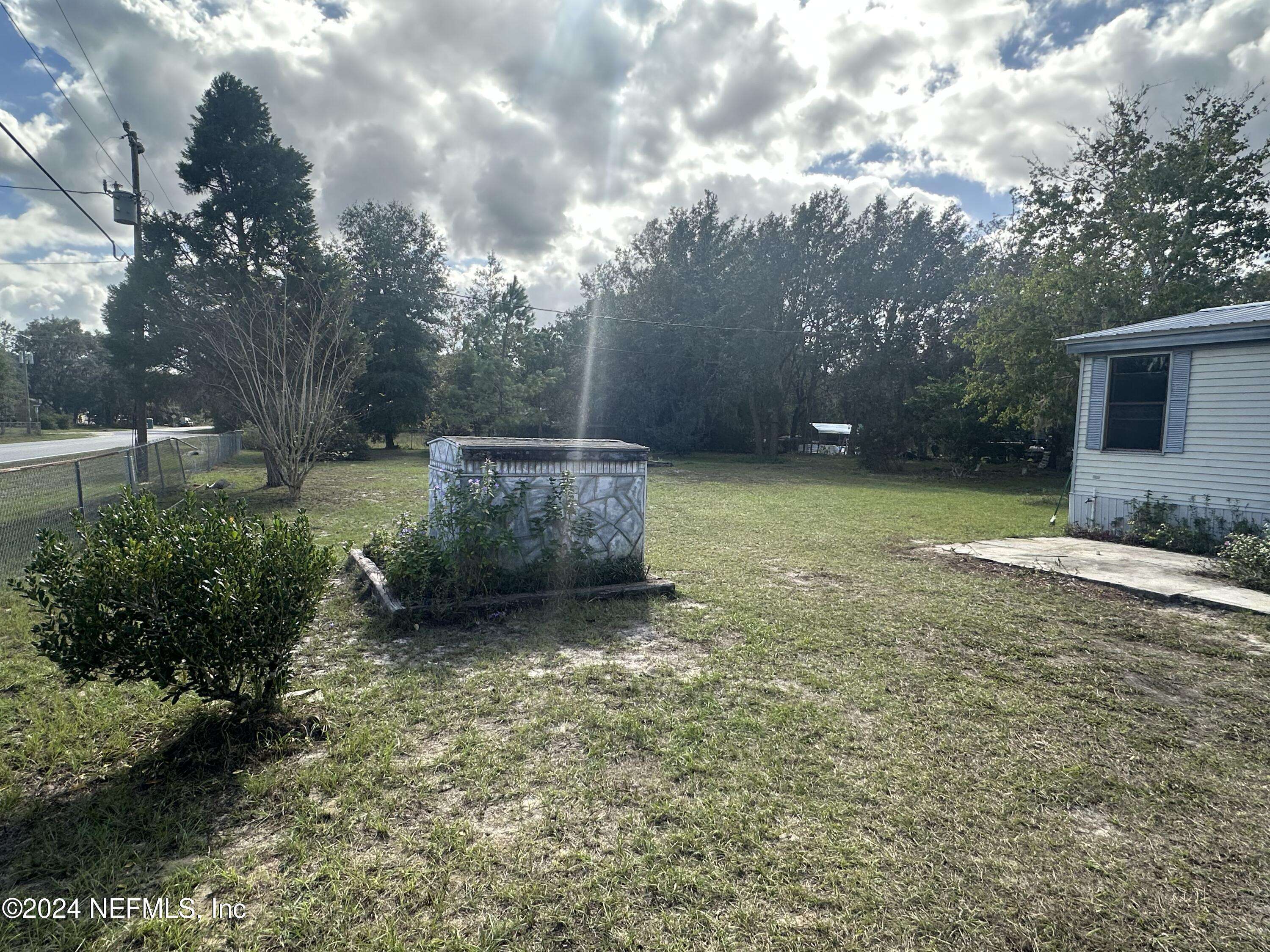 Interlachen, FL 32148,309 DAWN AVE