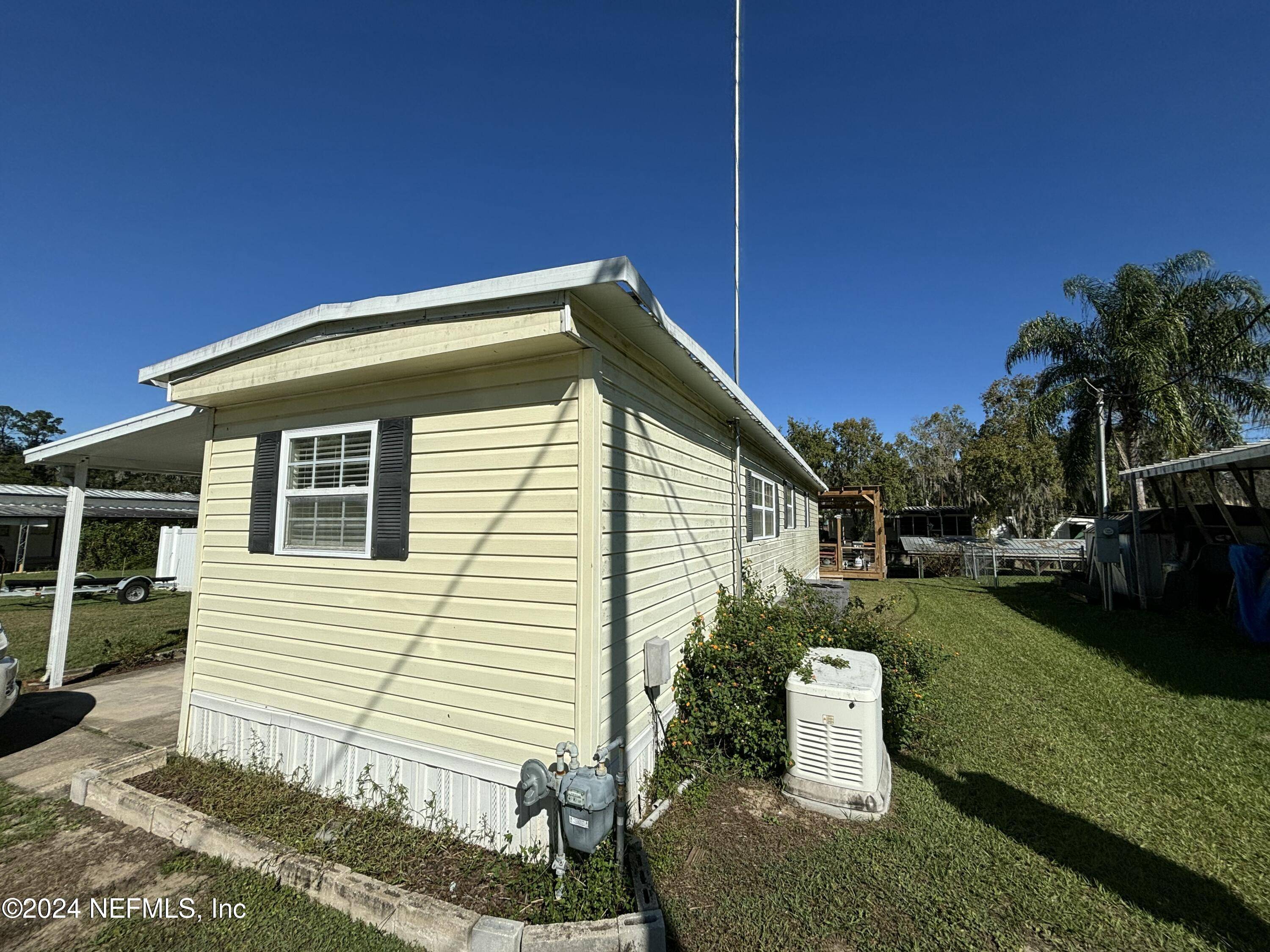 Satsuma, FL 32189,126 CAMELLIA DR