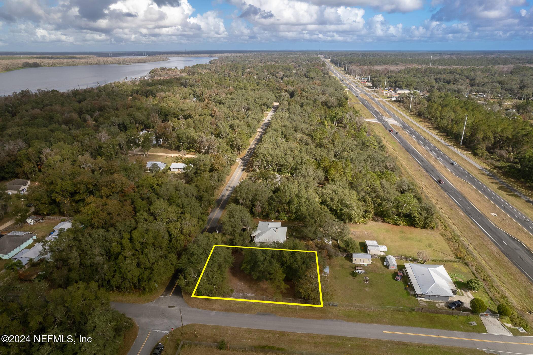 Satsuma, FL 32189,104 MARINA RD