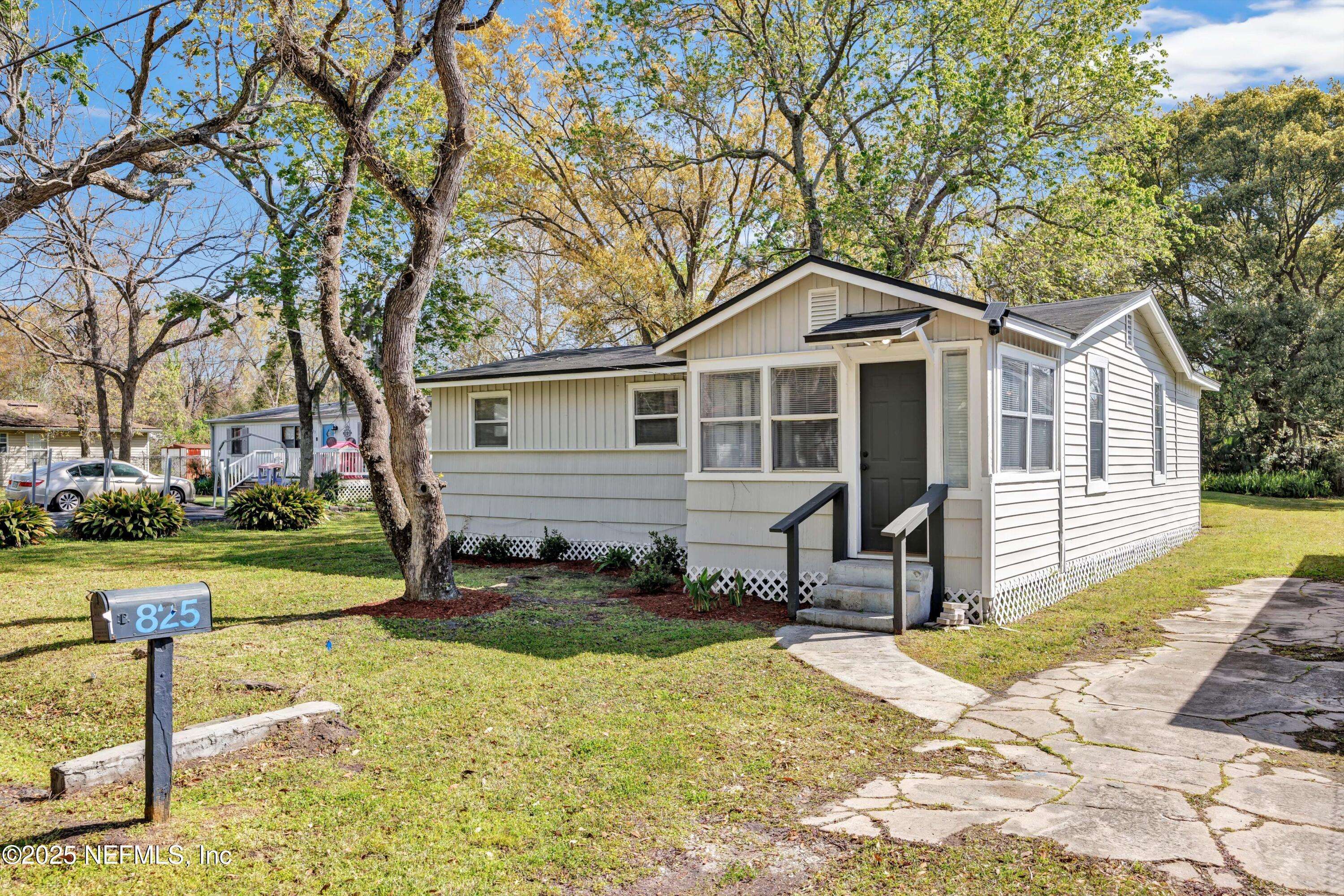 Jacksonville, FL 32254,825 WYOLEN ST