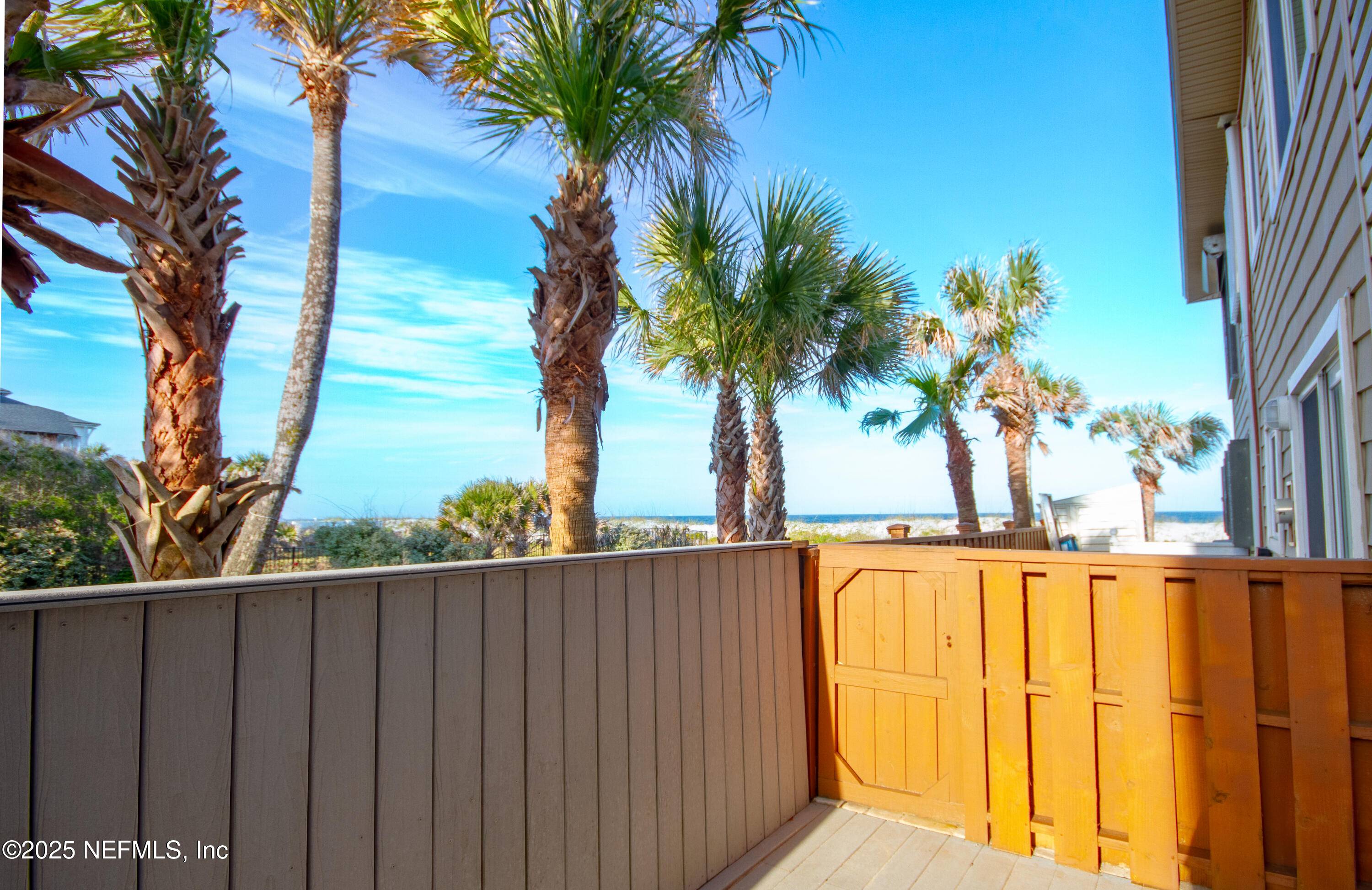 Atlantic Beach, FL 32233,25 10TH ST