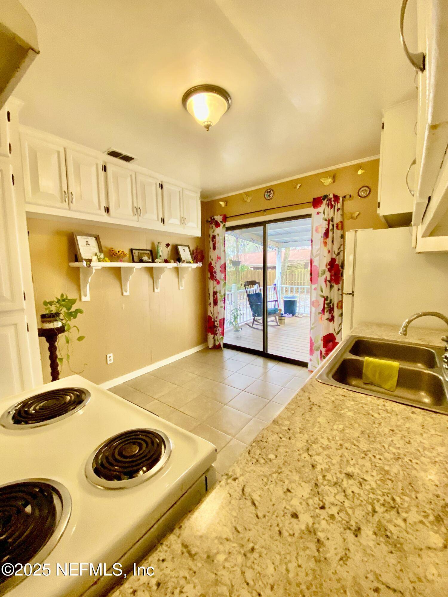 Interlachen, FL 32148,414 HOLIDAY DR