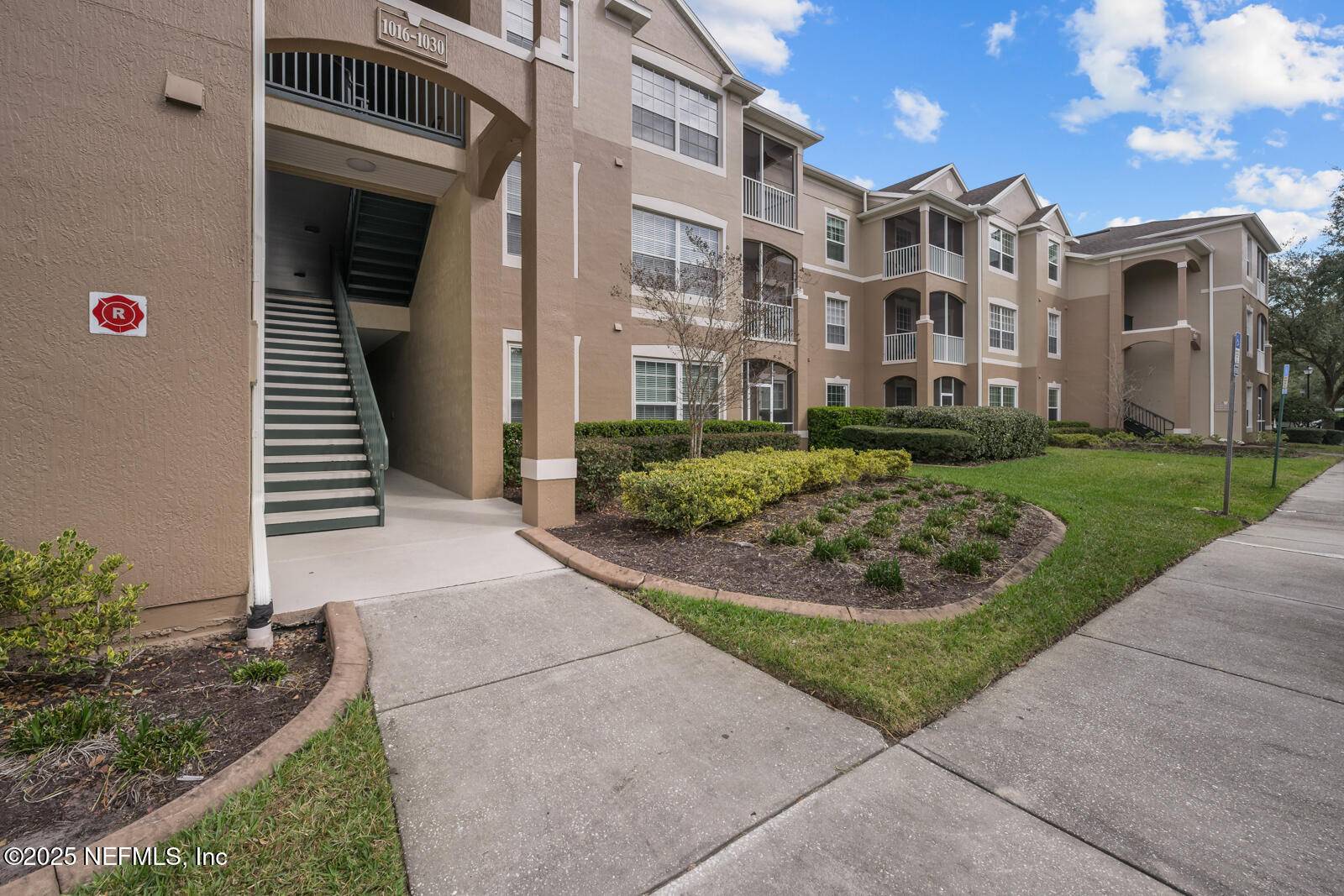 Jacksonville, FL 32256,7990 BAYMEADOWS RD E #1016