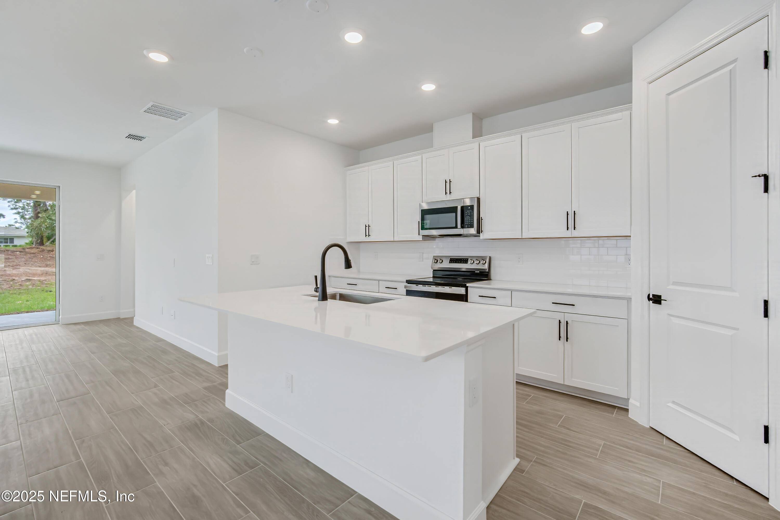 9157 PLAYERS DR Weeki Wachee, FL 34613