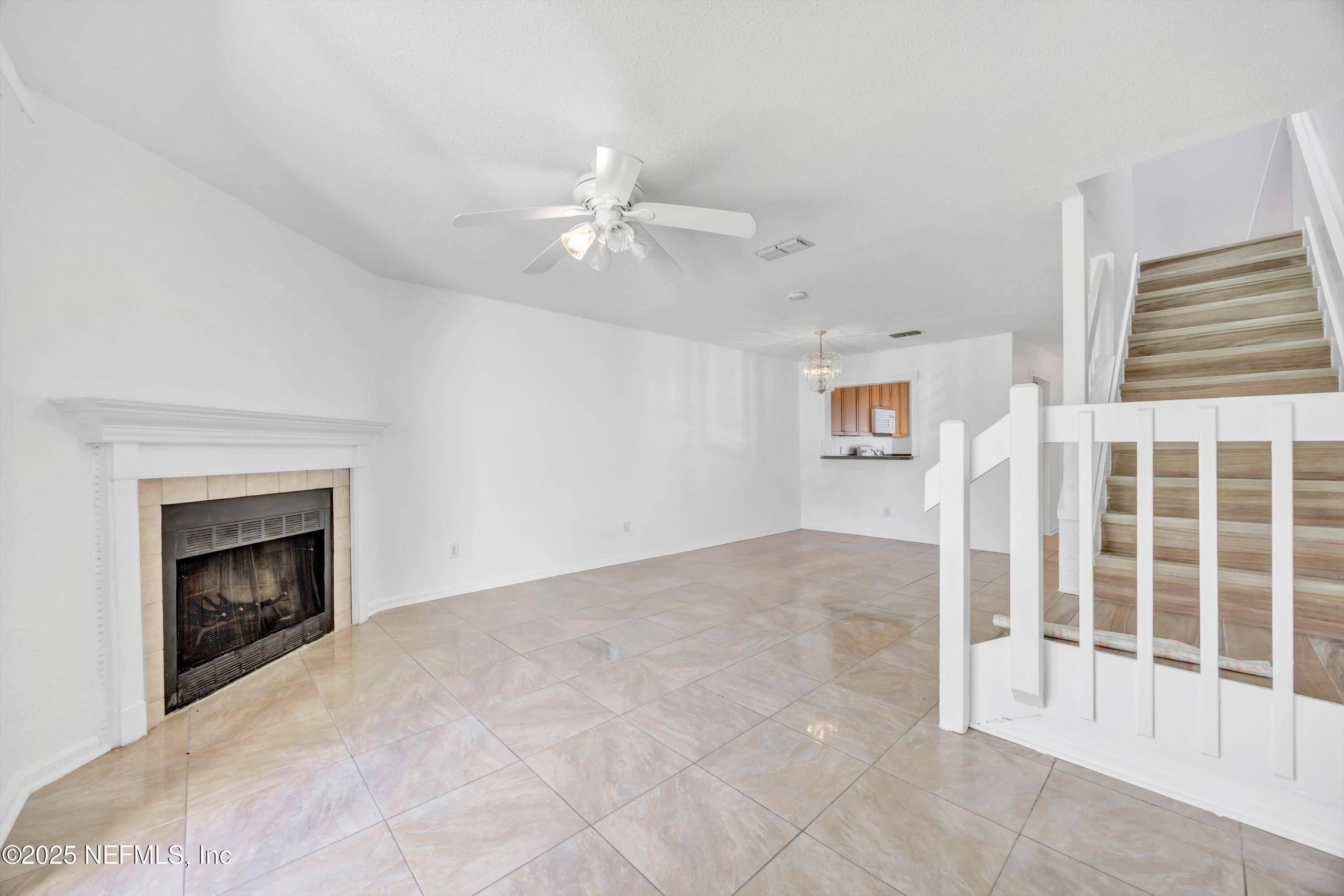 Jacksonville, FL 32217,8300 PLAZA GATE LN #1062