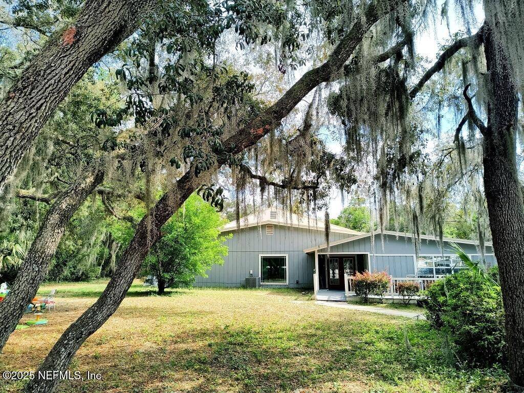 Interlachen, FL 32148,162 KEUKA RD