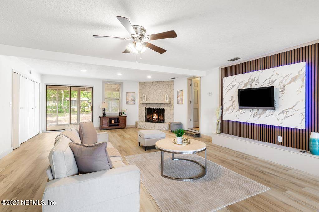 Jacksonville, FL 32216,304 LAURINA ST