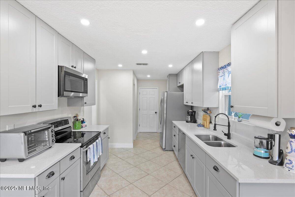 Orange Park, FL 32065,852 MAPLEWOOD LN