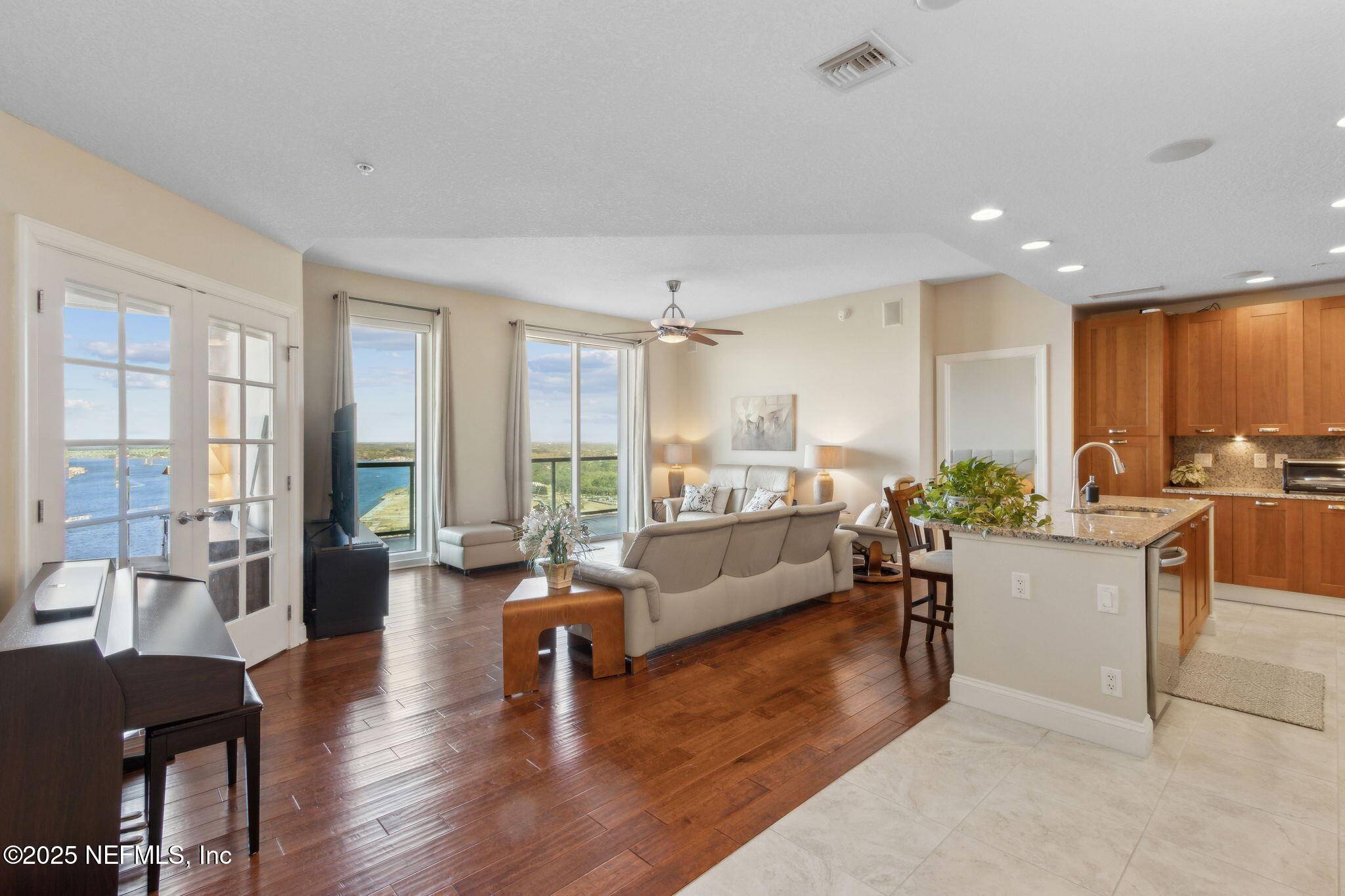 Jacksonville, FL 32207,1431 RIVERPLACE BLVD #2406