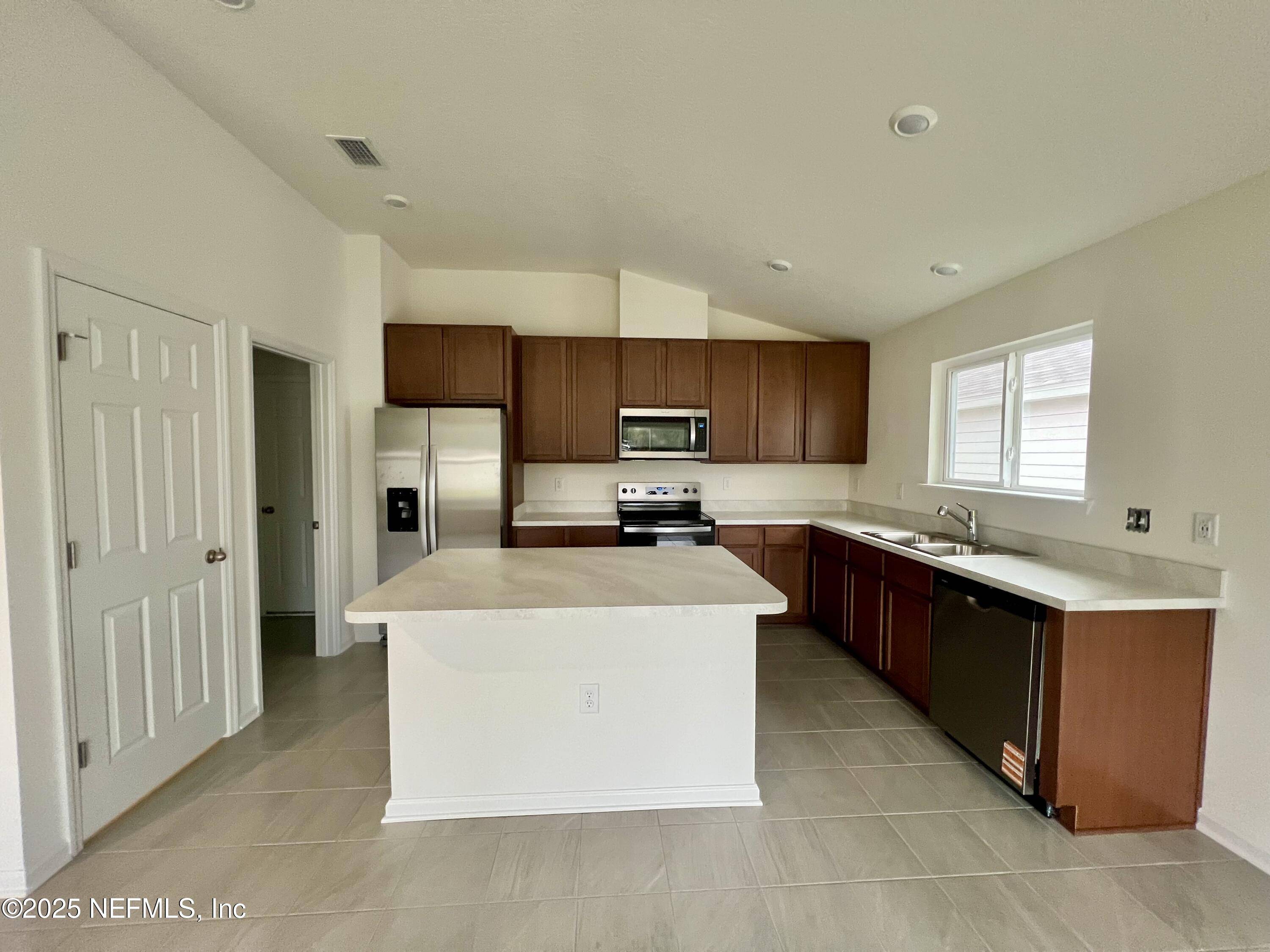 Jacksonville, FL 32219,8284 HAWKES MEADOW DR