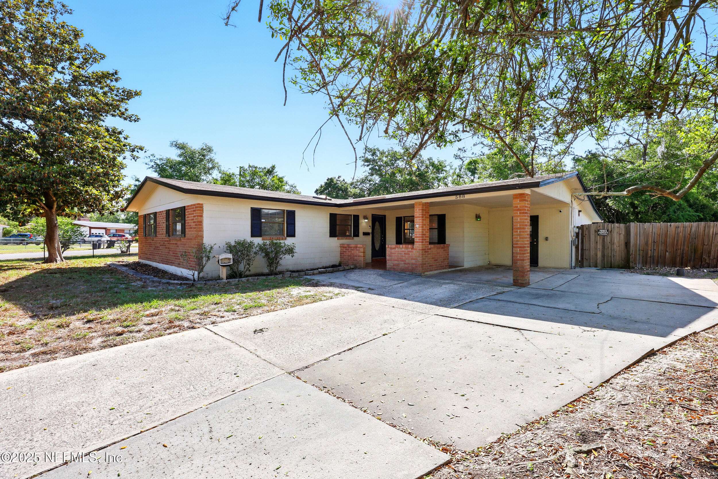 Orange Park, FL 32073,588 MADEIRA DR