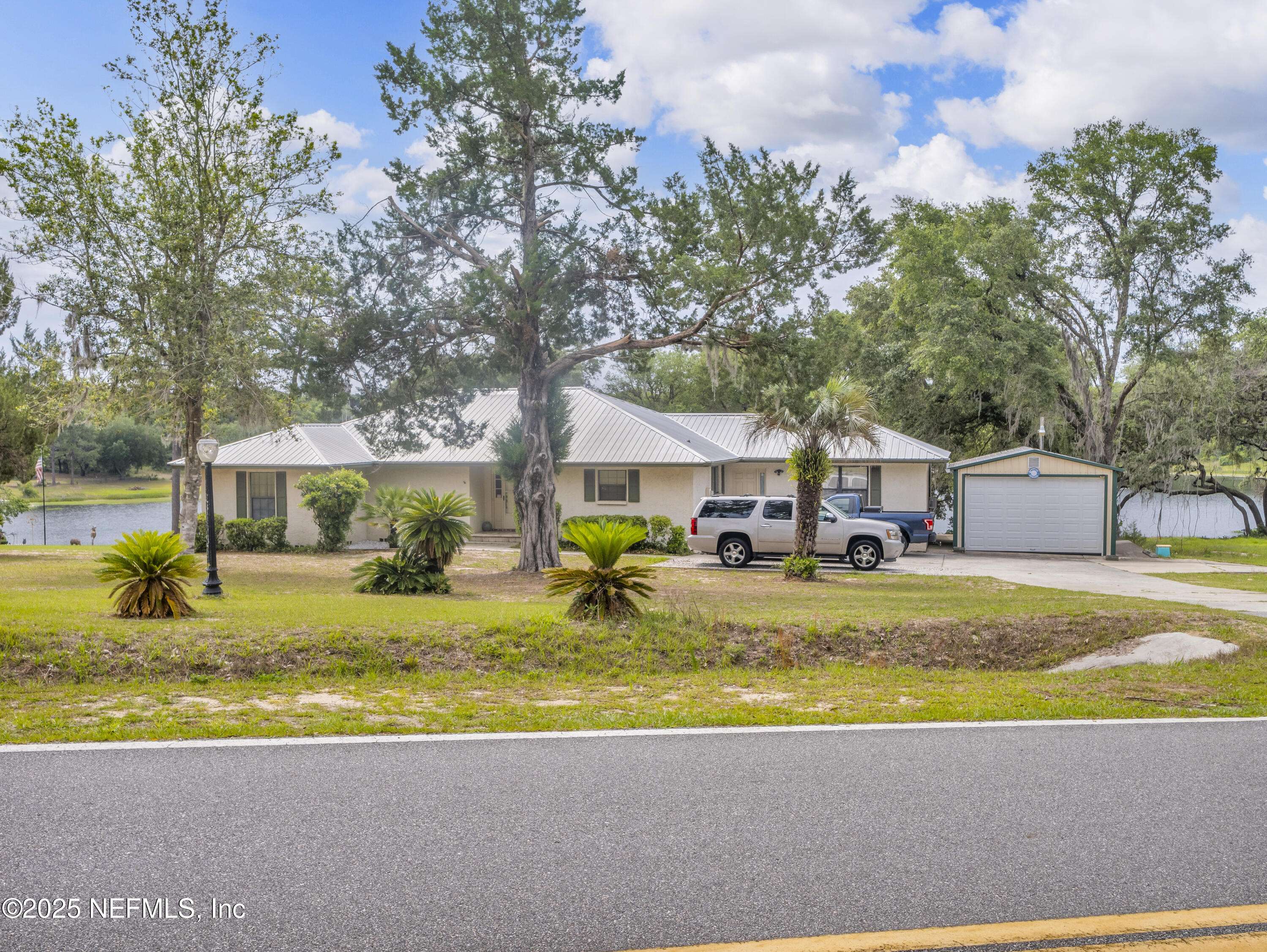 Melrose, FL 32666,135 ASHLEY LAKE DR
