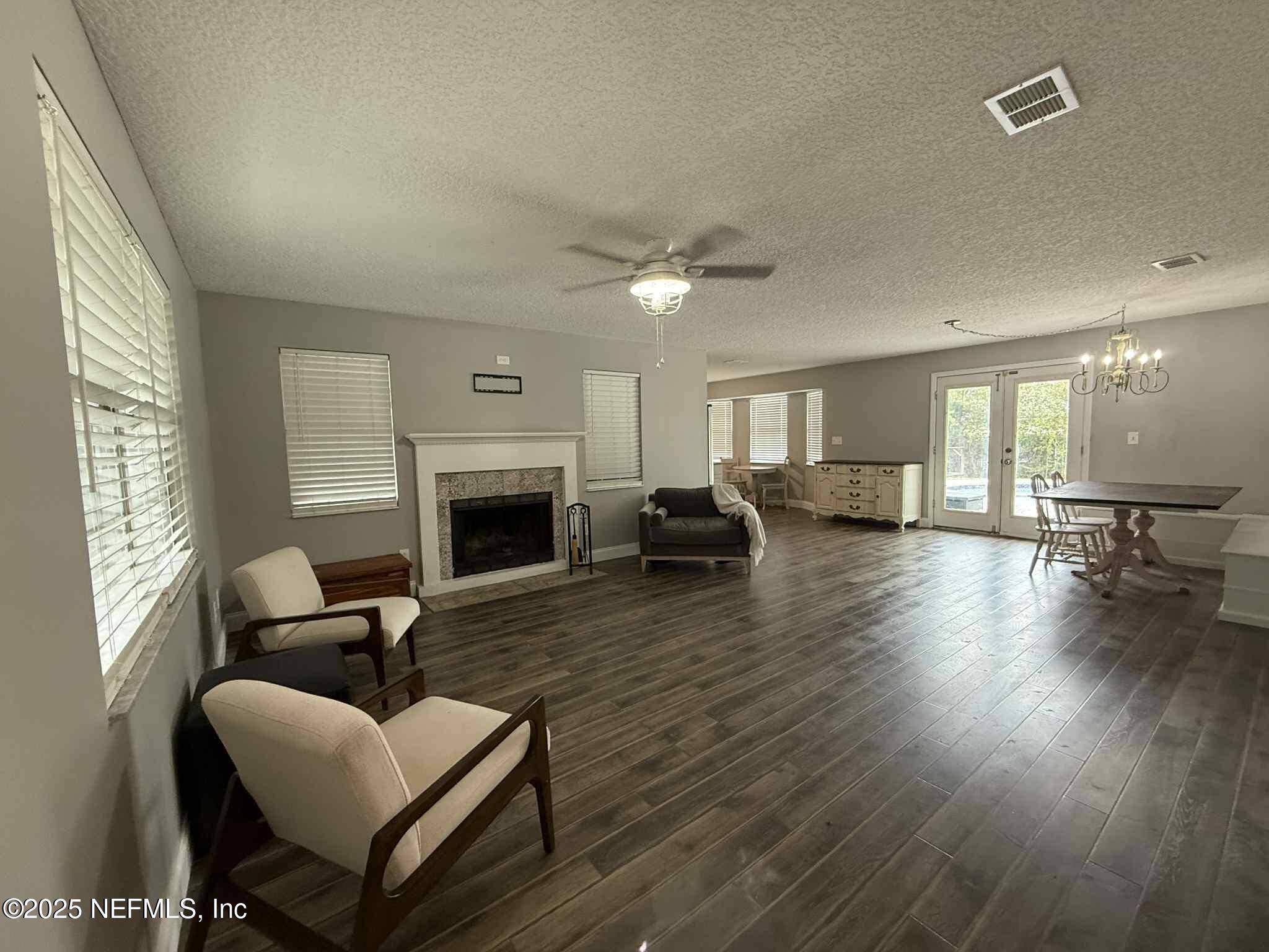 Jacksonville, FL 32220,145 VELVET DR