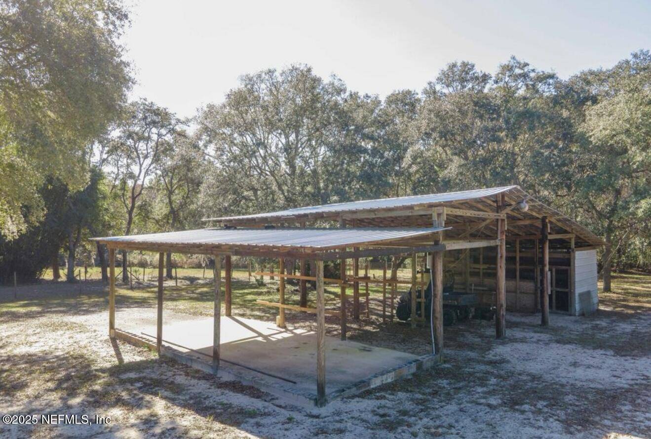 Interlachen, FL 32148,403 LIGHTNING LN