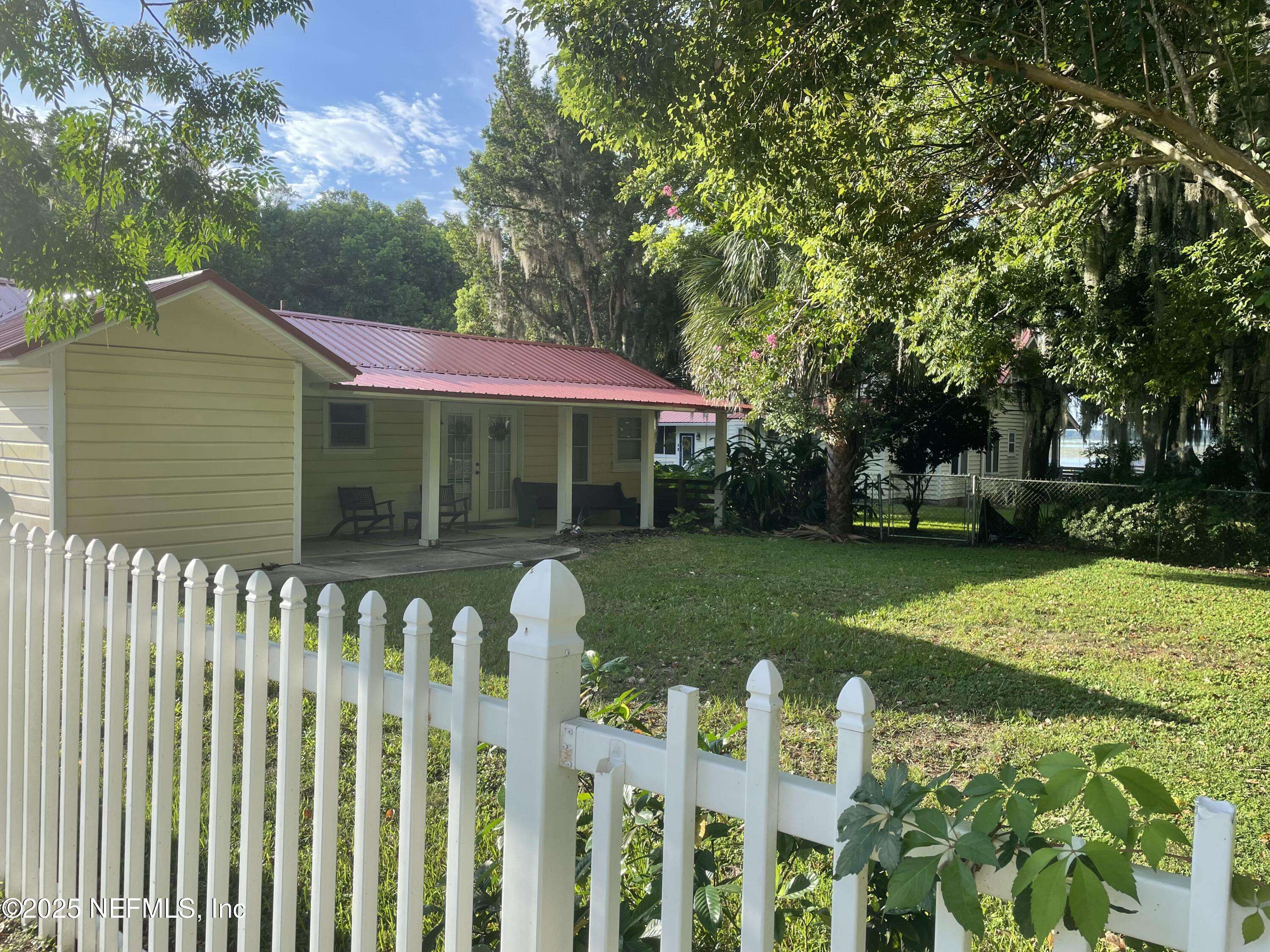 Keystone Heights, FL 32656,561 SE LAKEVIEW DR