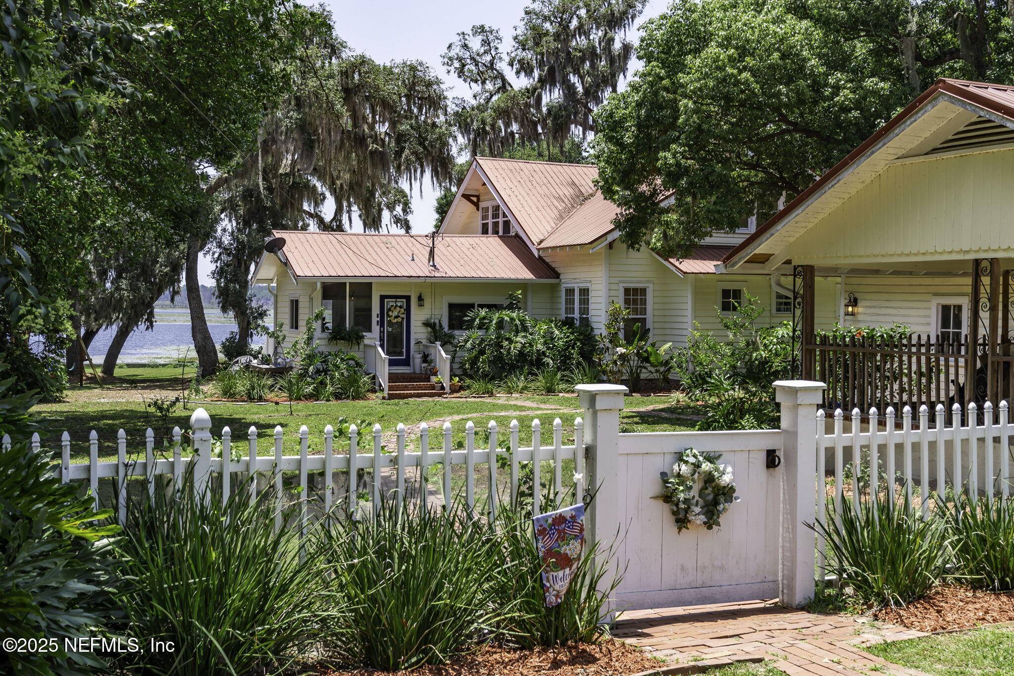 Keystone Heights, FL 32656,561 SE LAKEVIEW DR