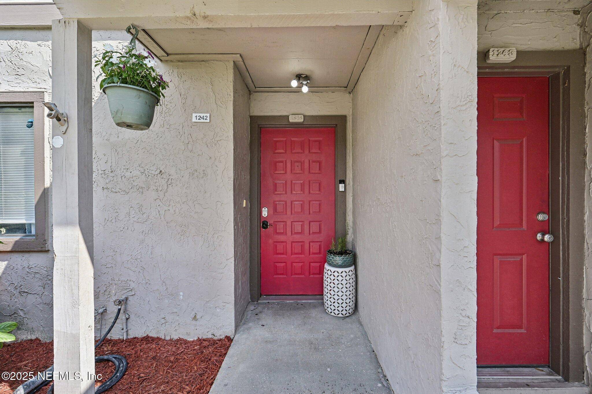 Jacksonville, FL 32217,8300 PLAZA GATE LN #1242