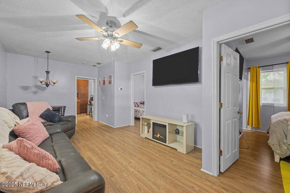 Starke, FL 32091,734 N WALNUT ST