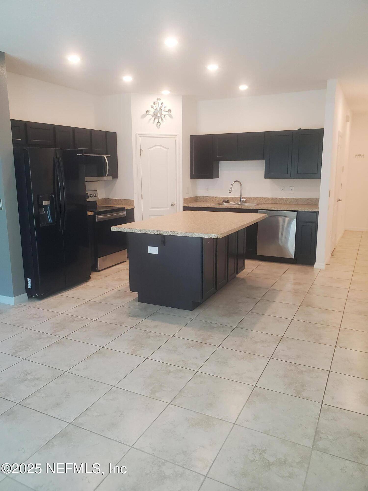 Jacksonville, FL 32205,725 BENT BAUM RD
