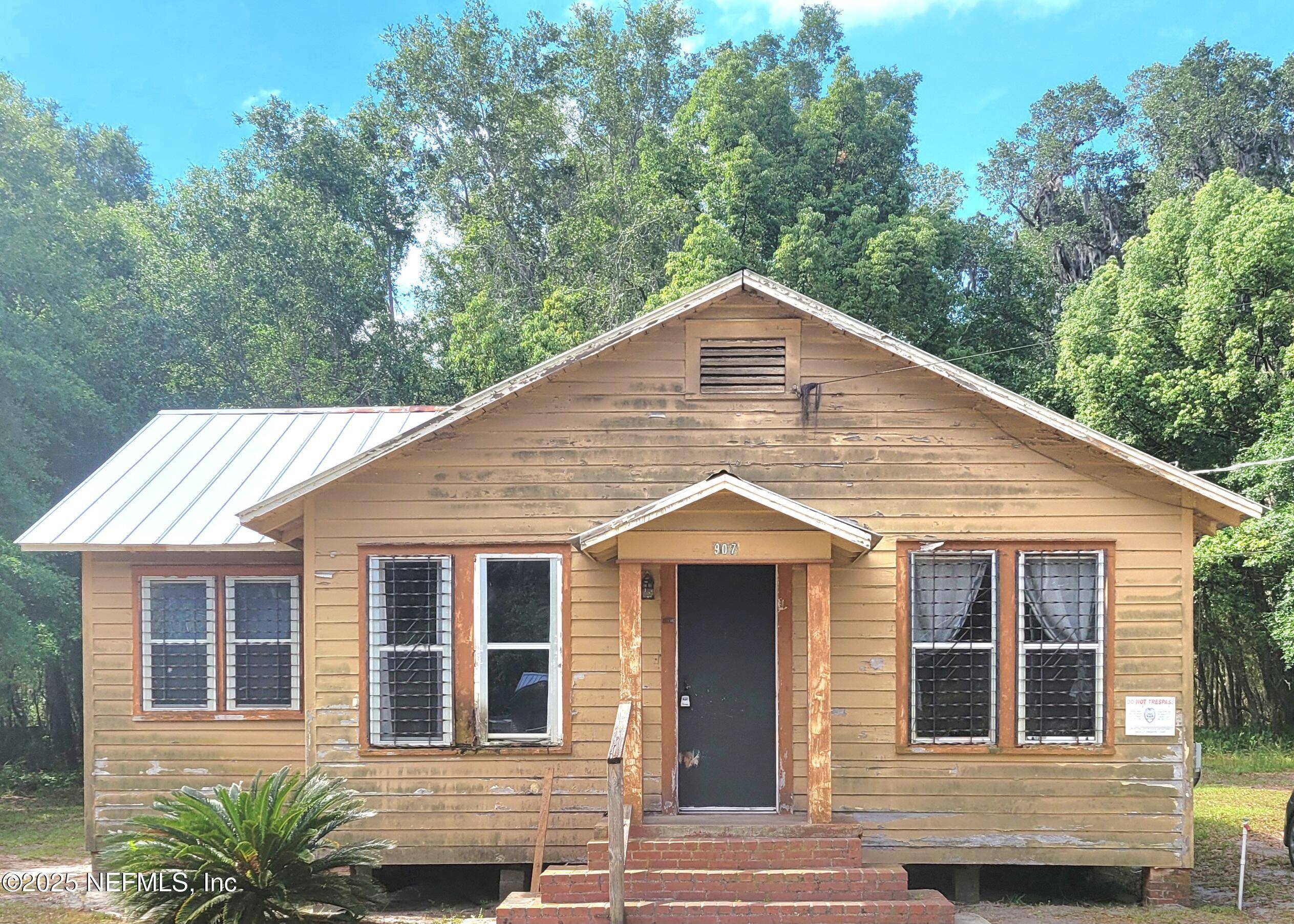 Crescent City, FL 32112,907 HUNTINGTON RD