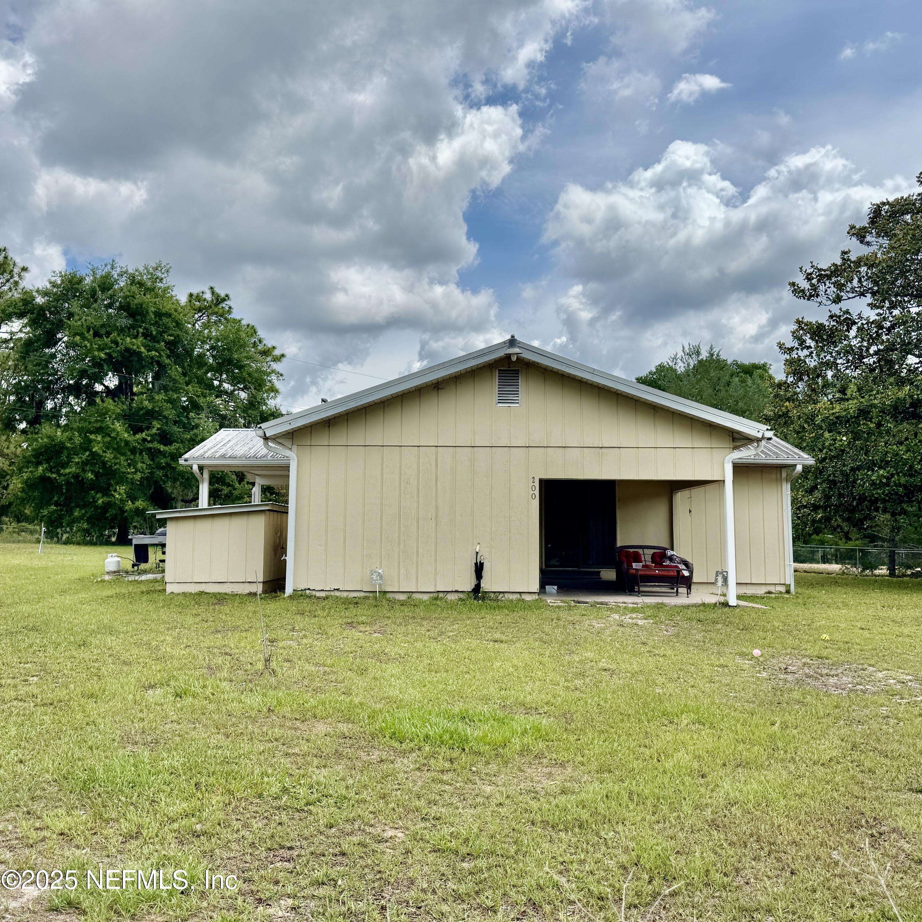Interlachen, FL 32148,200 3RD WAY