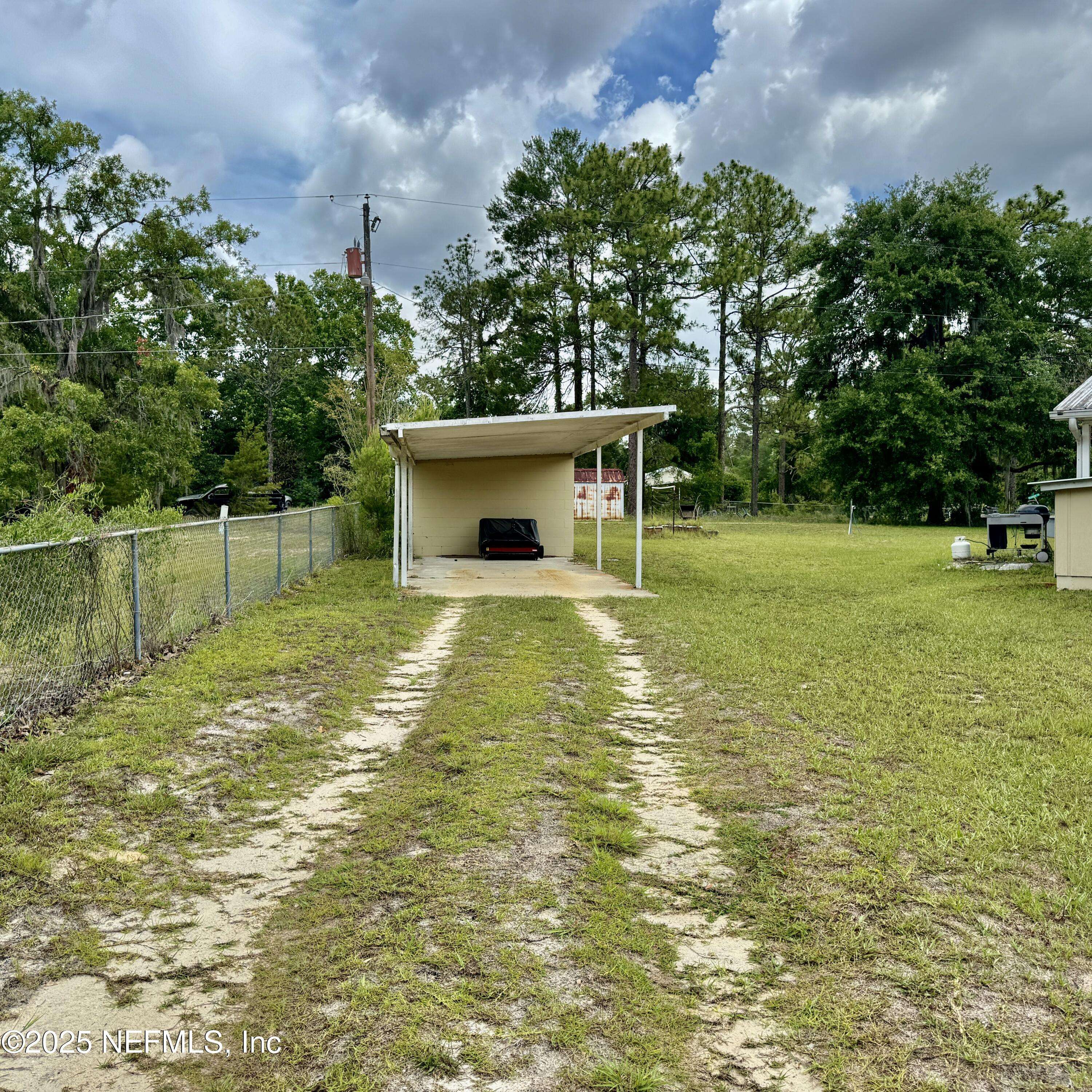 Interlachen, FL 32148,200 3RD WAY