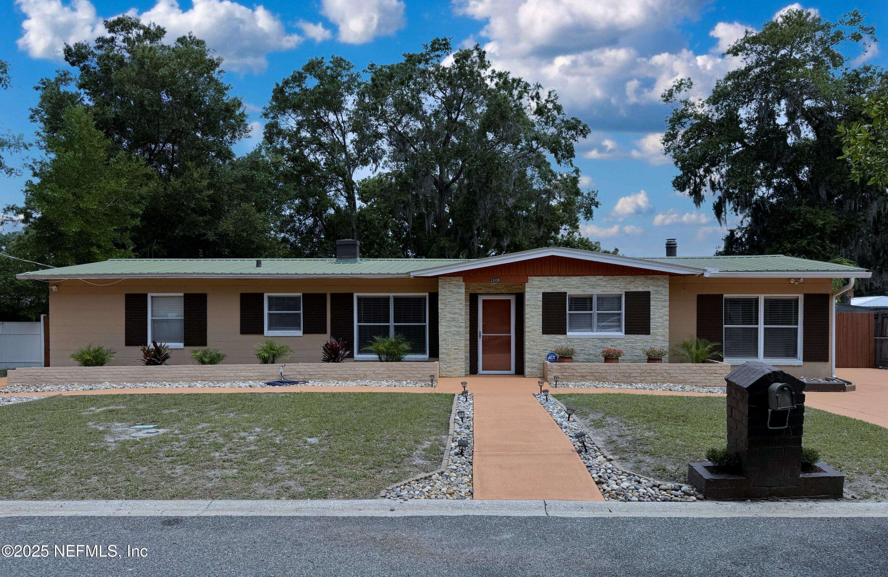 Palatka, FL 32177,2608 GILLIS ST