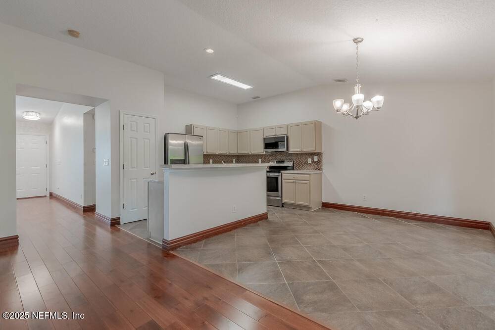 Jacksonville, FL 32222,8985 REDTAIL DR