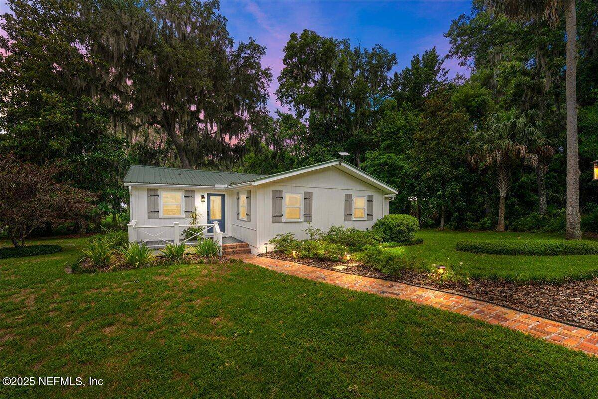 Palatka, FL 32177,107 MORNINGSTAR LN