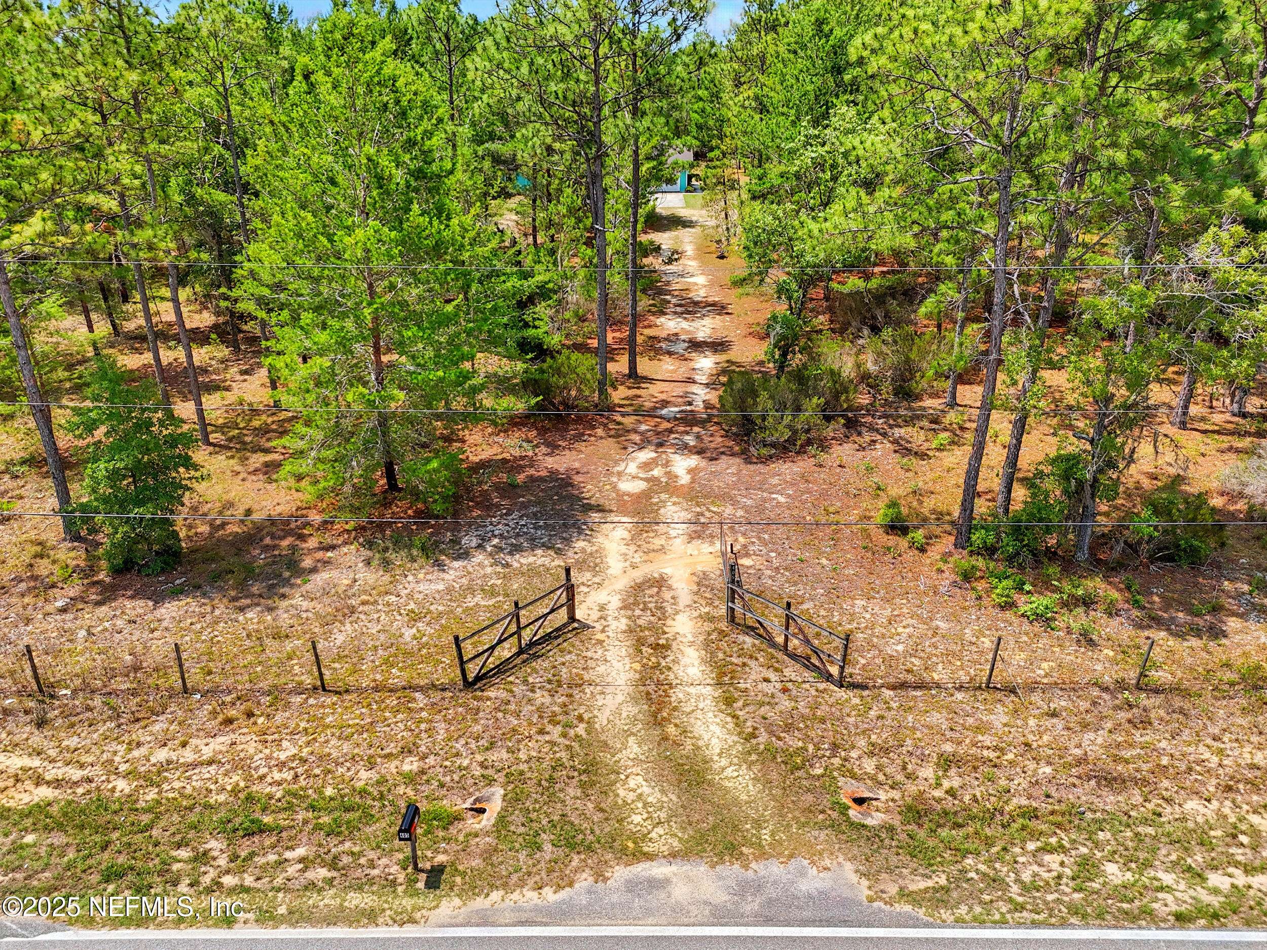 Interlachen, FL 32148,405 64TH ST