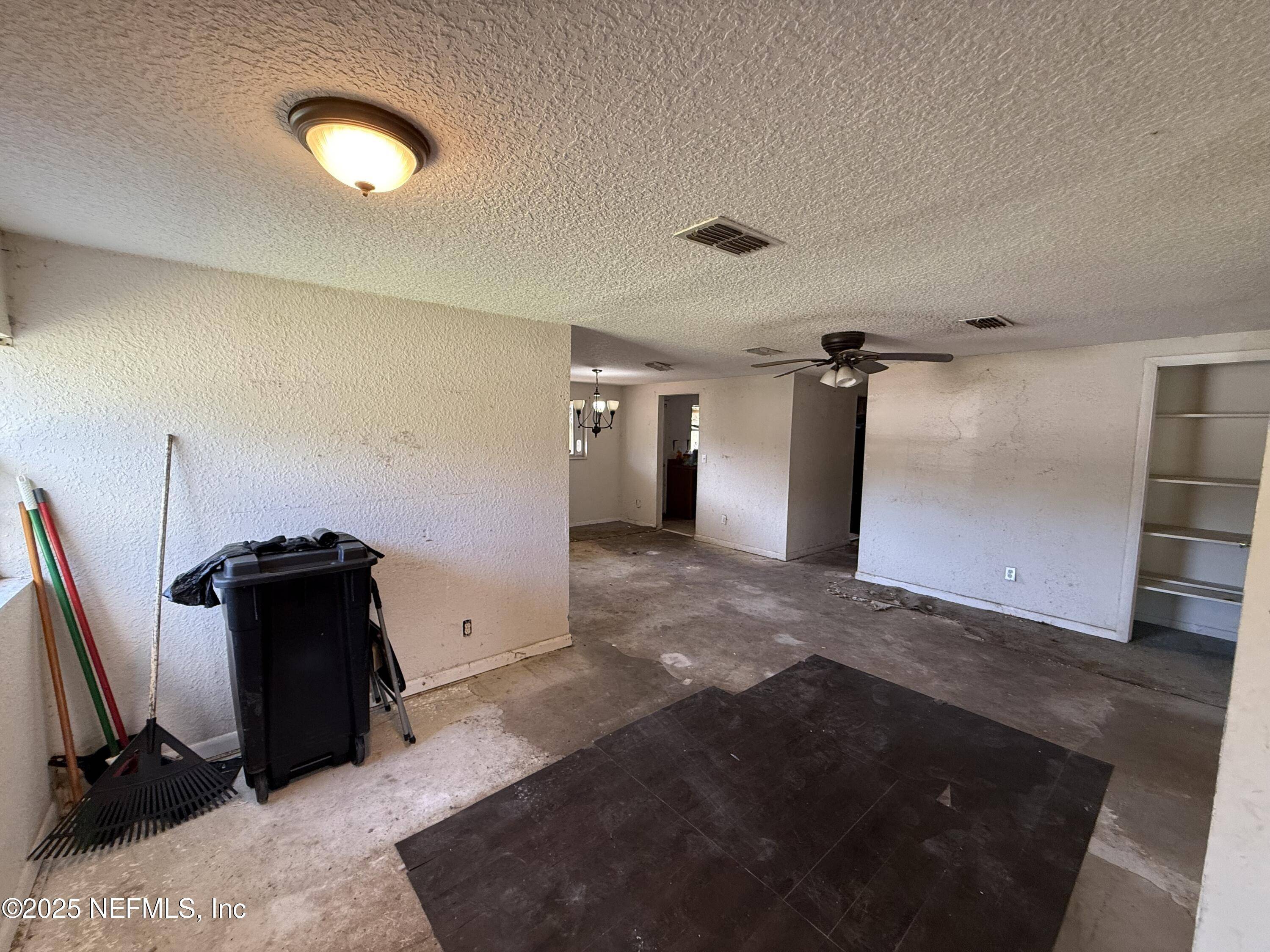Jacksonville, FL 32219,8422 GULLEGE DR