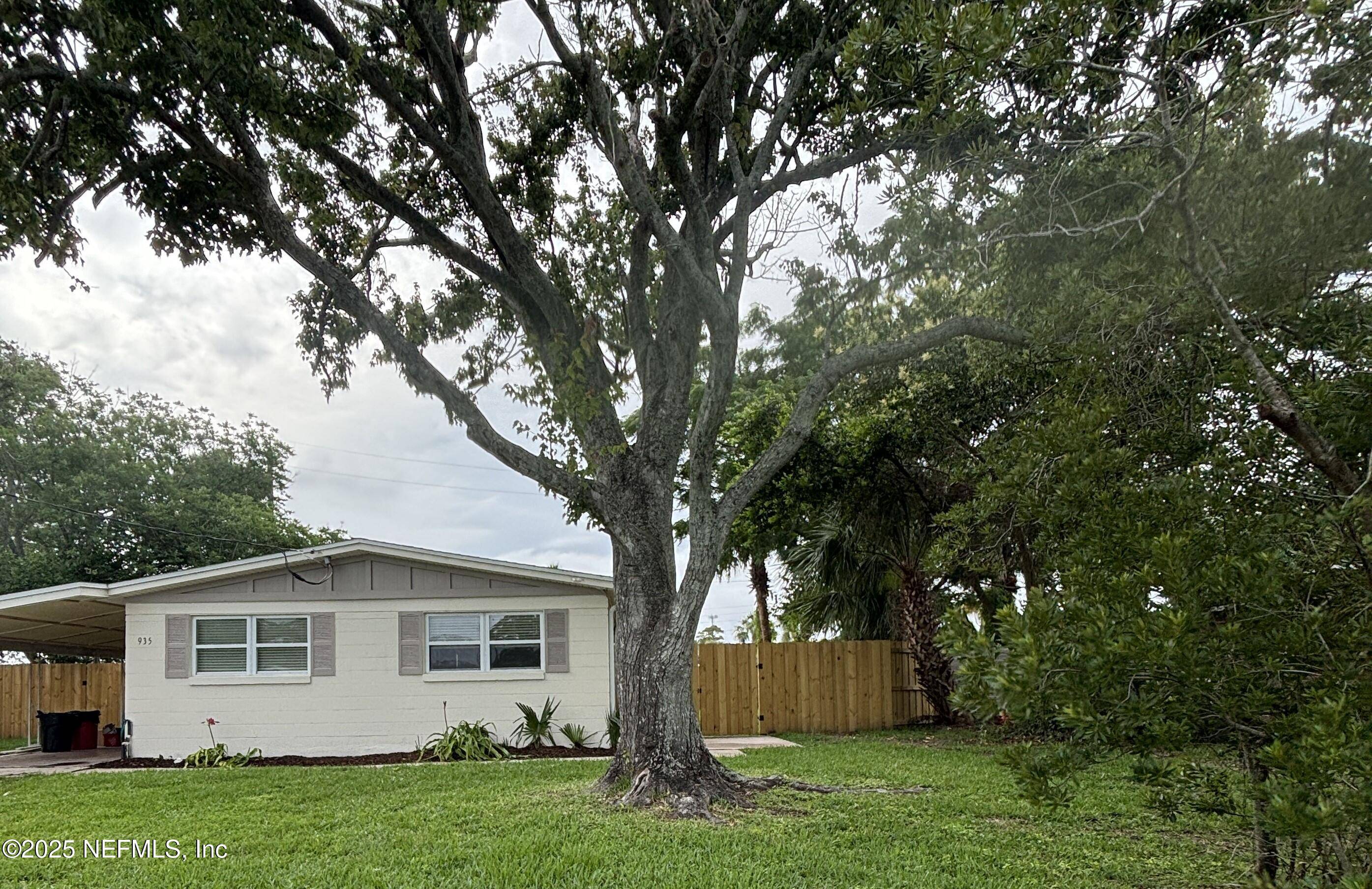 Atlantic Beach, FL 32233,935 SAILFISH DR E