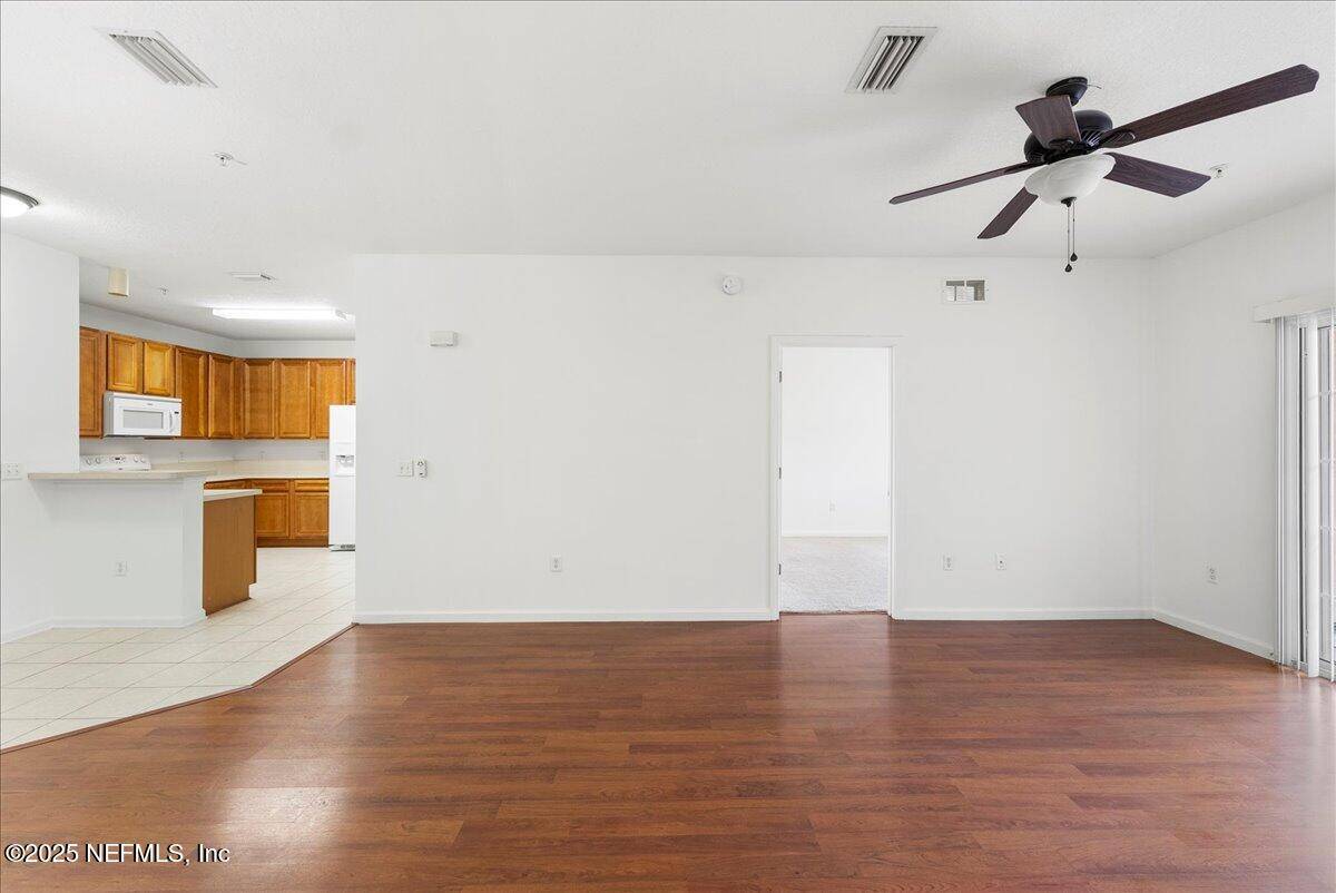 Jacksonville, FL 32256,8215 GREEN PARROT RD #207