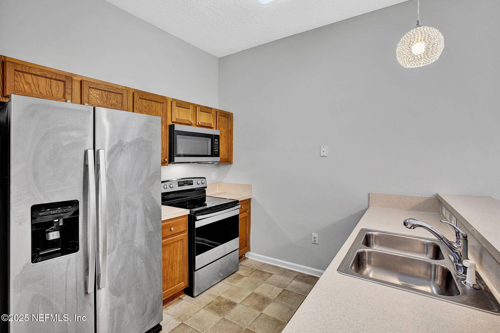 Jacksonville, FL 32277,7920 MERRILL RD #403
