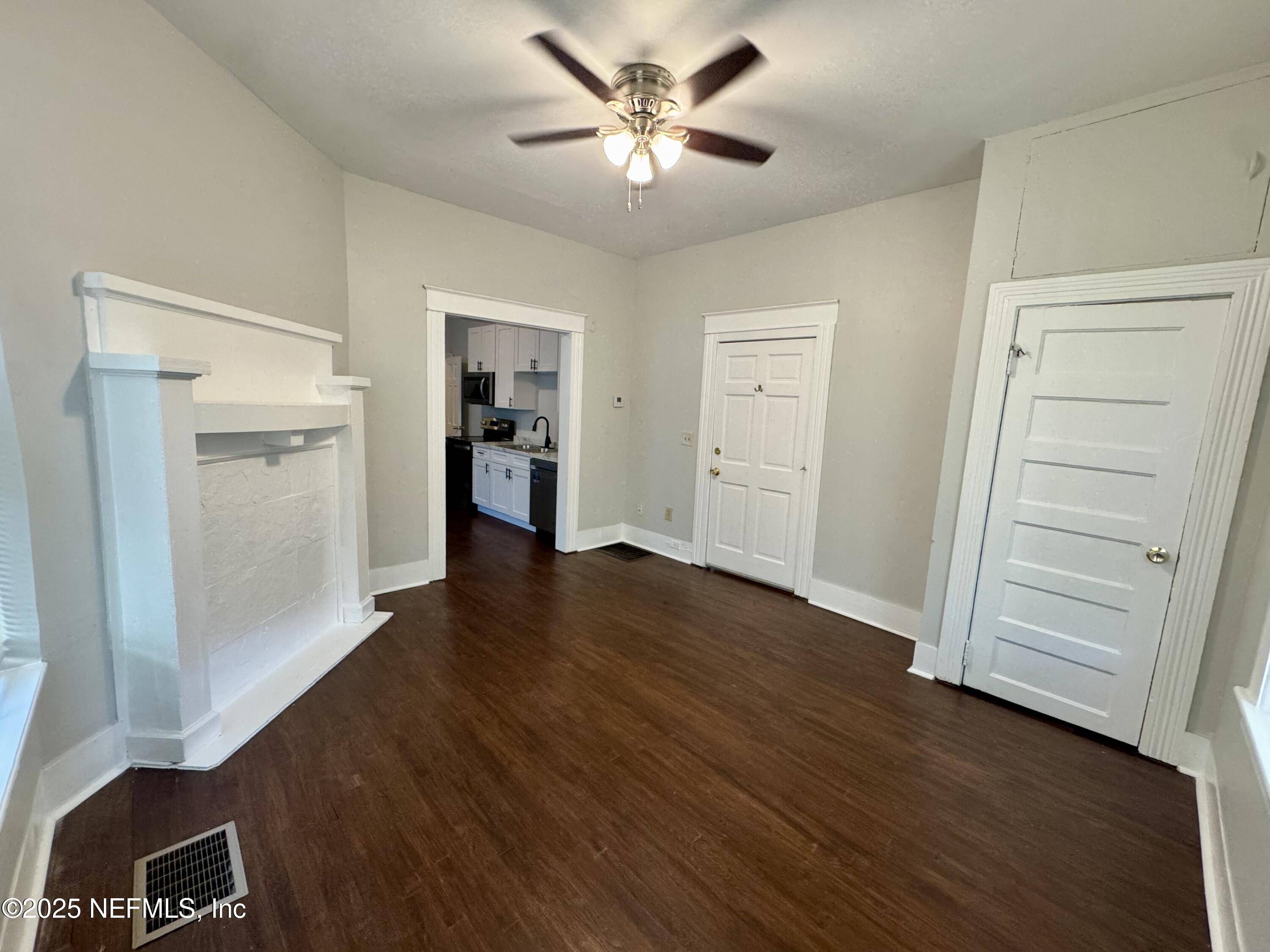 Jacksonville, FL 32204,2037 MYRA ST